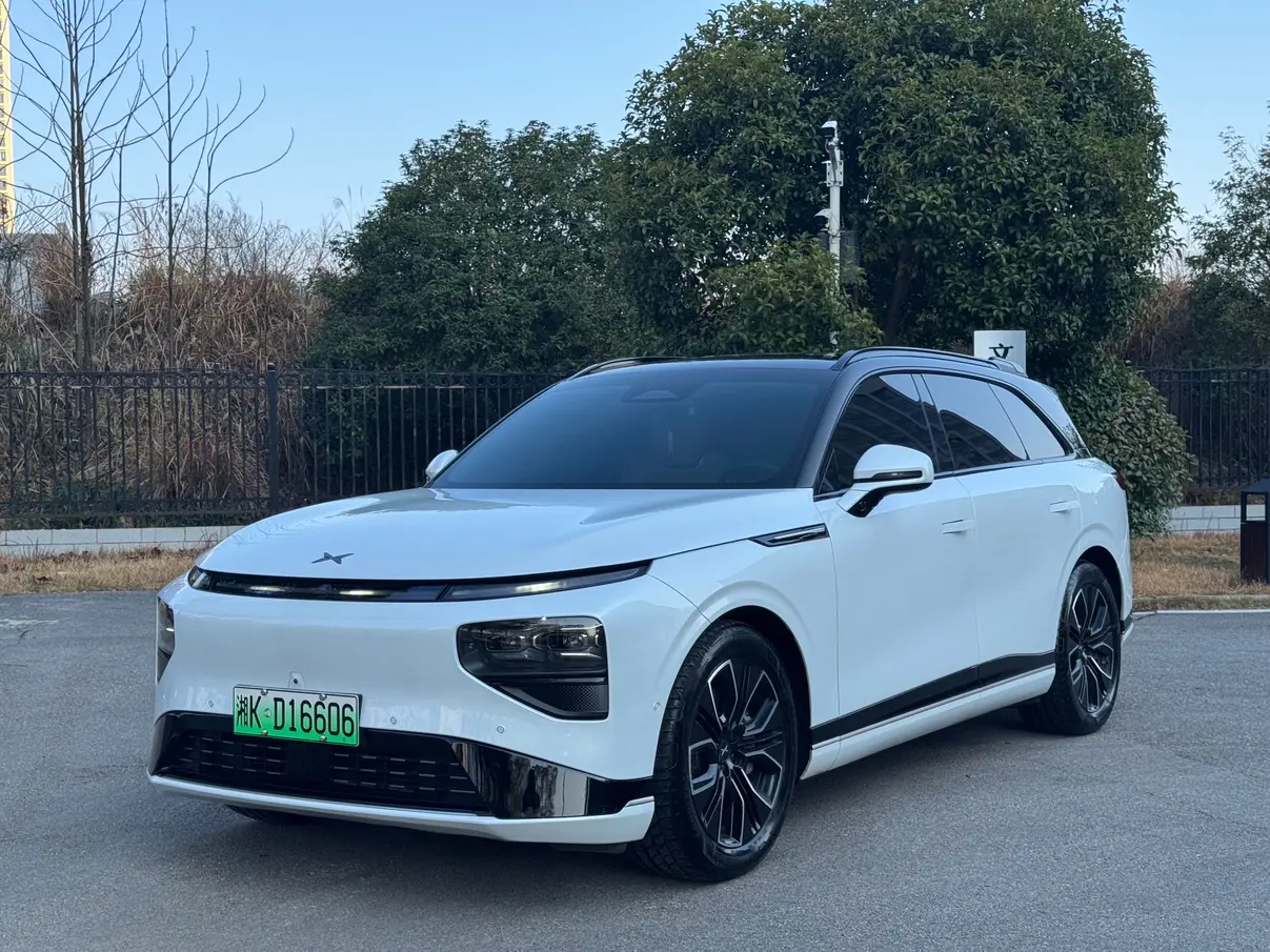 Xpeng G9  из Китая