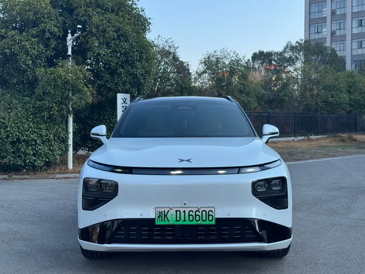 Xpeng G9  из Китая