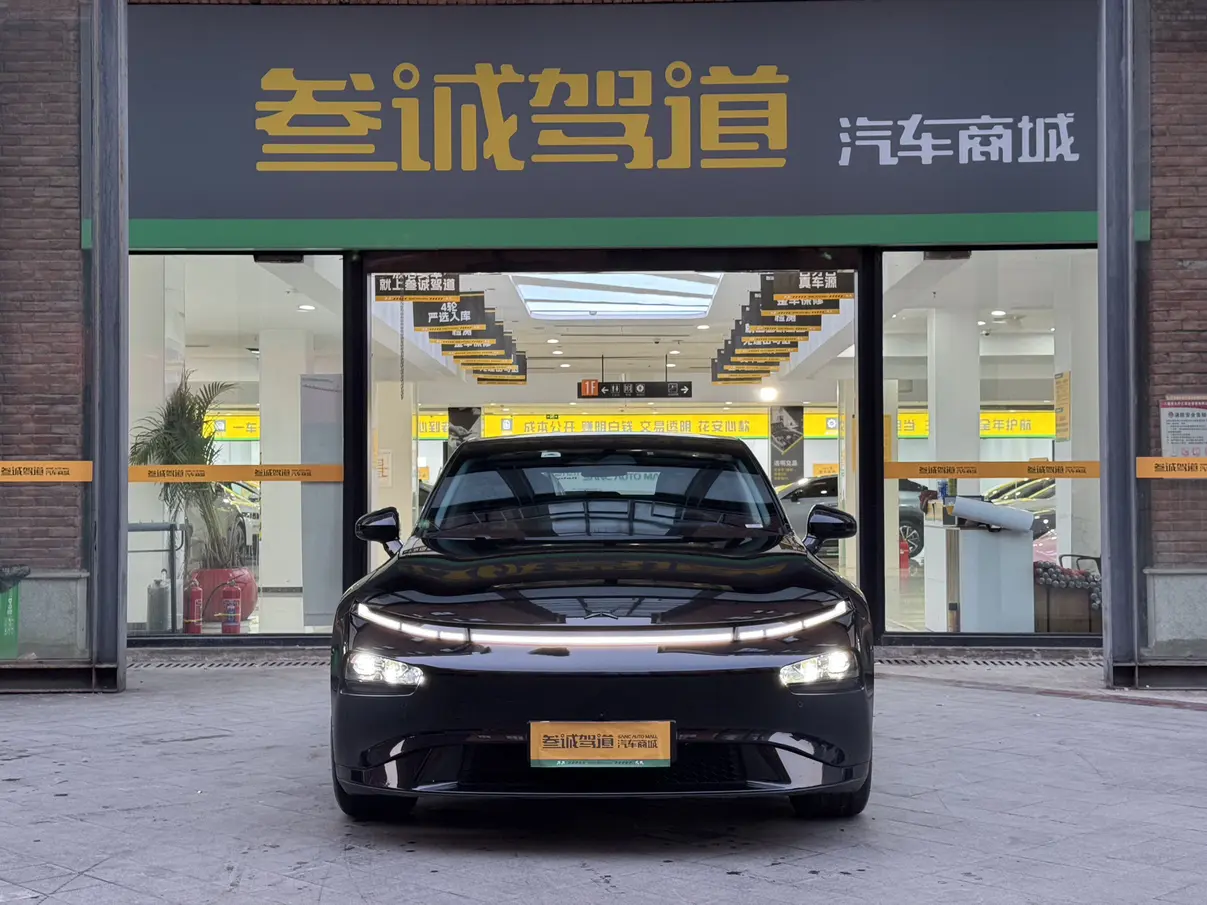 Xpeng P7  из Китая