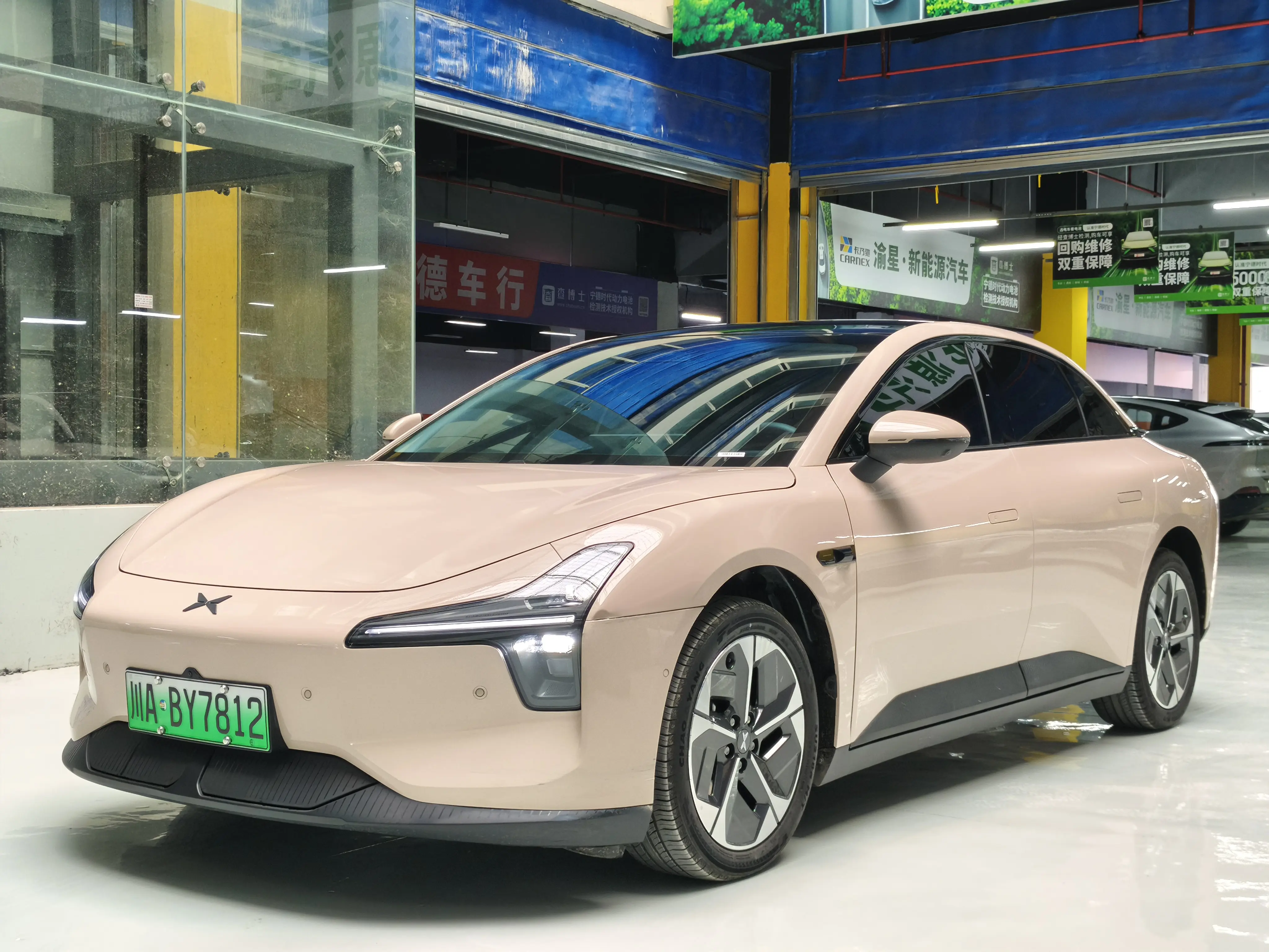 Xpeng Xiaopeng MONA M03  из Китая