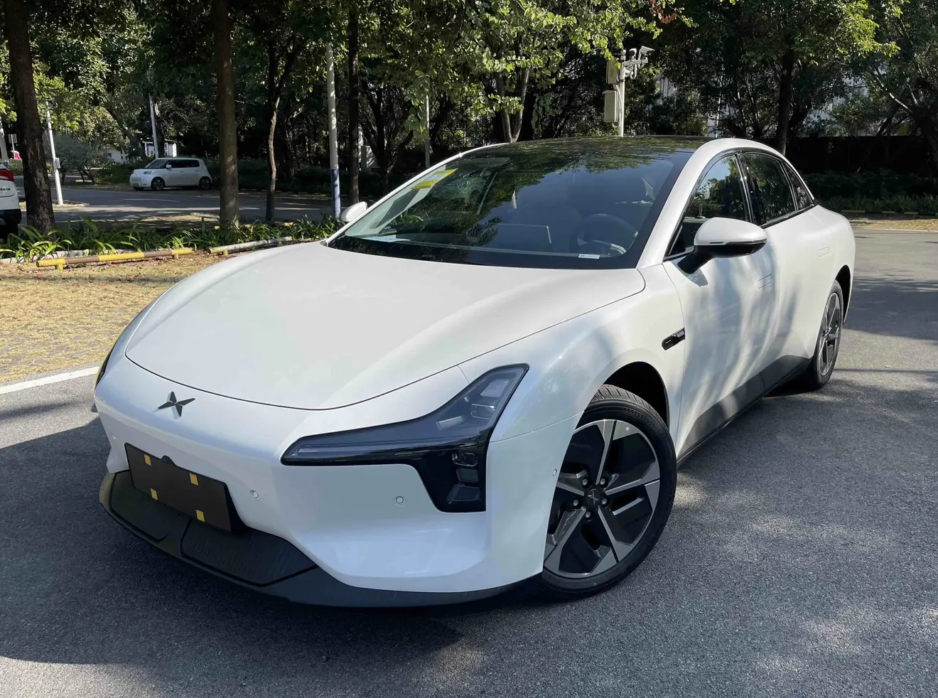 Xpeng Xiaopeng MONA M03  из Китая