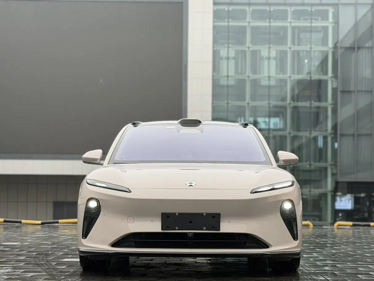 NIO ET5  из Китая