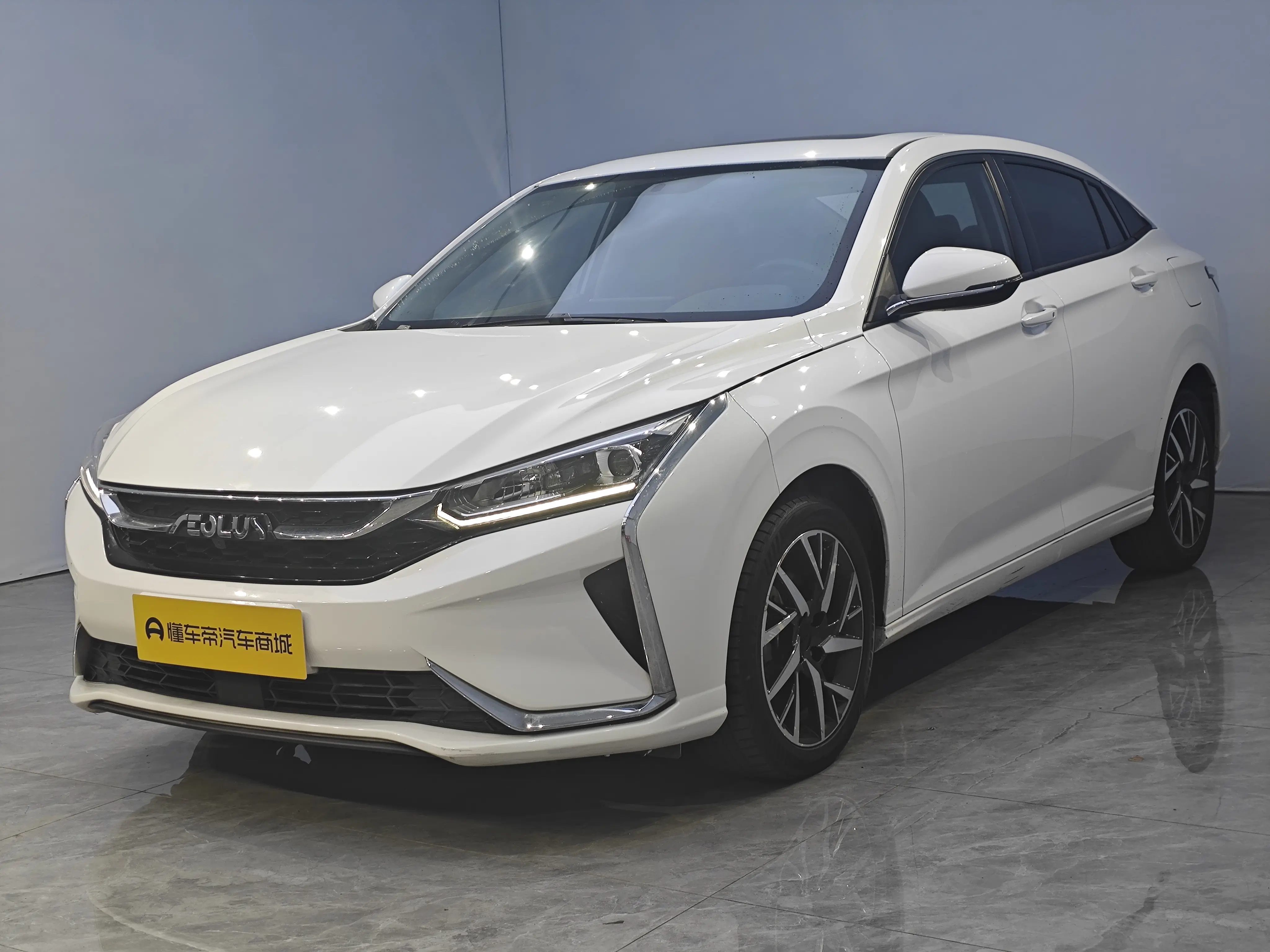 Dongfeng Yixuan  из Китая