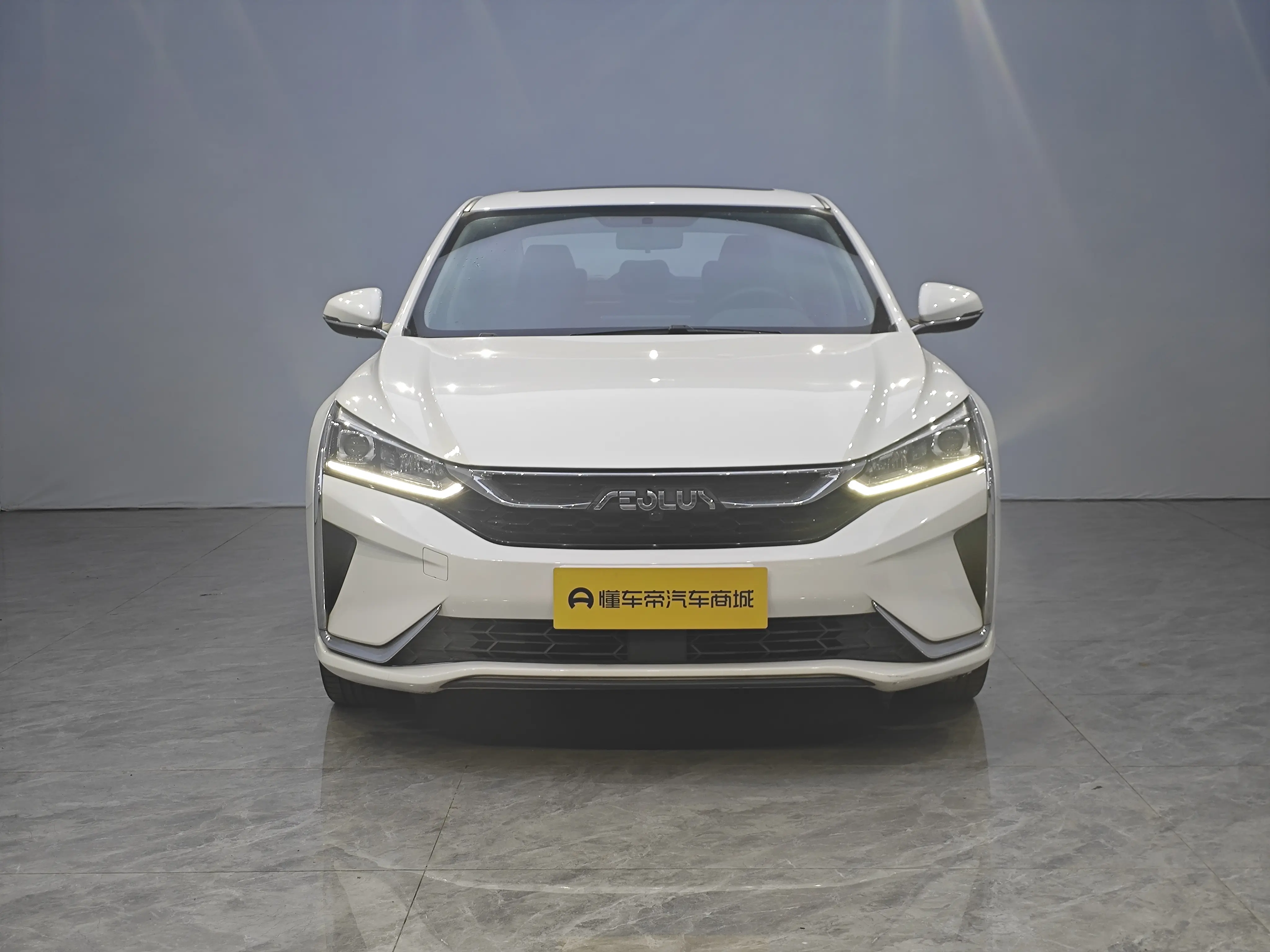 Dongfeng Yixuan  из Китая