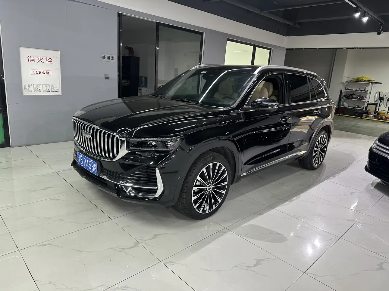 Geely Monjaro (Xingyue L)  из Китая