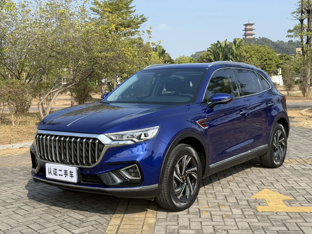 Hongqi HS5  из Китая