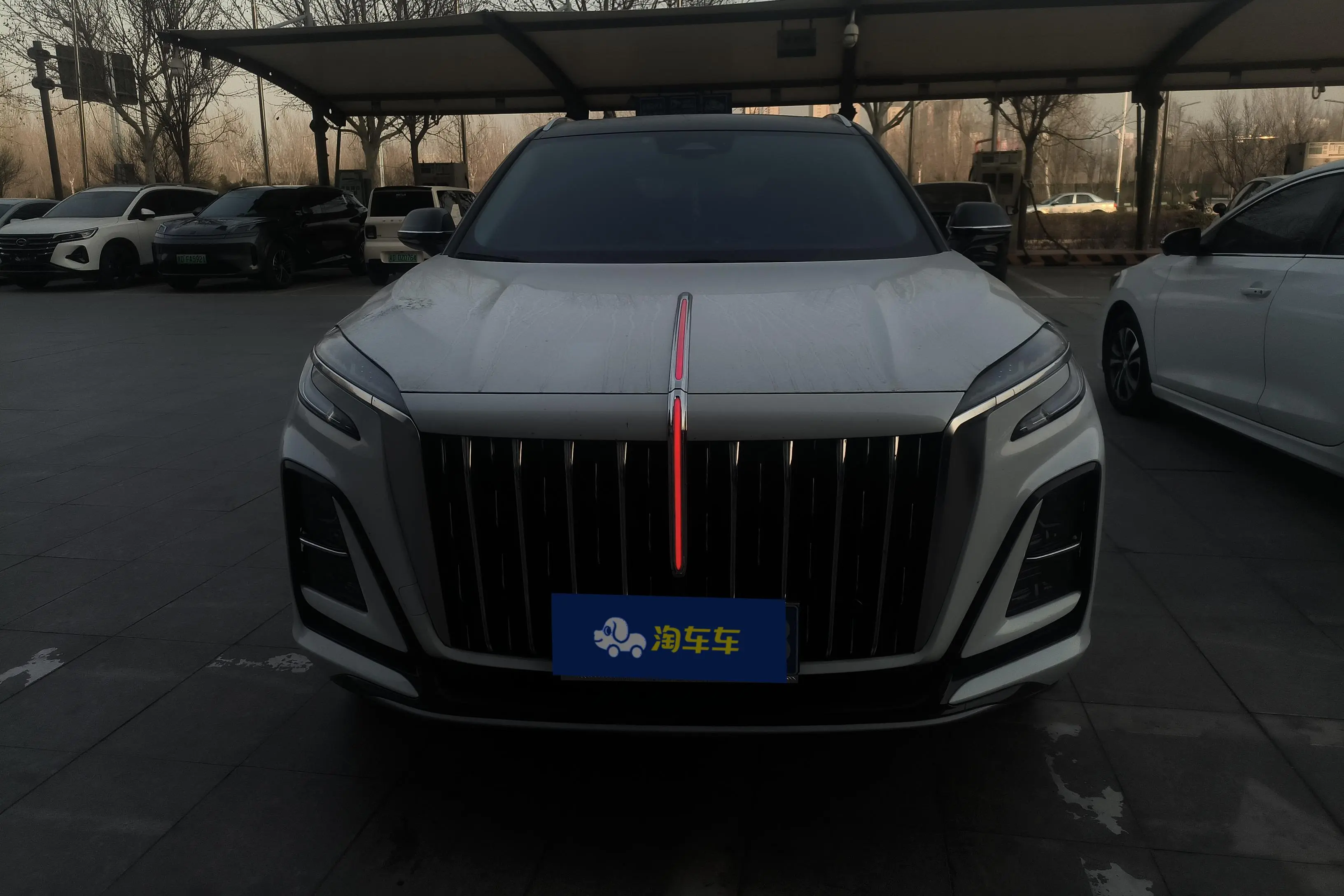 Hongqi HS3  из Китая