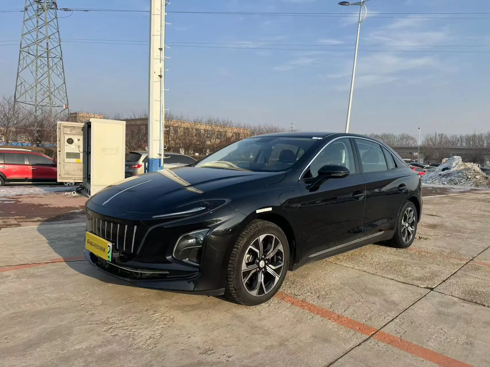 Hongqi E-QM5  из Китая