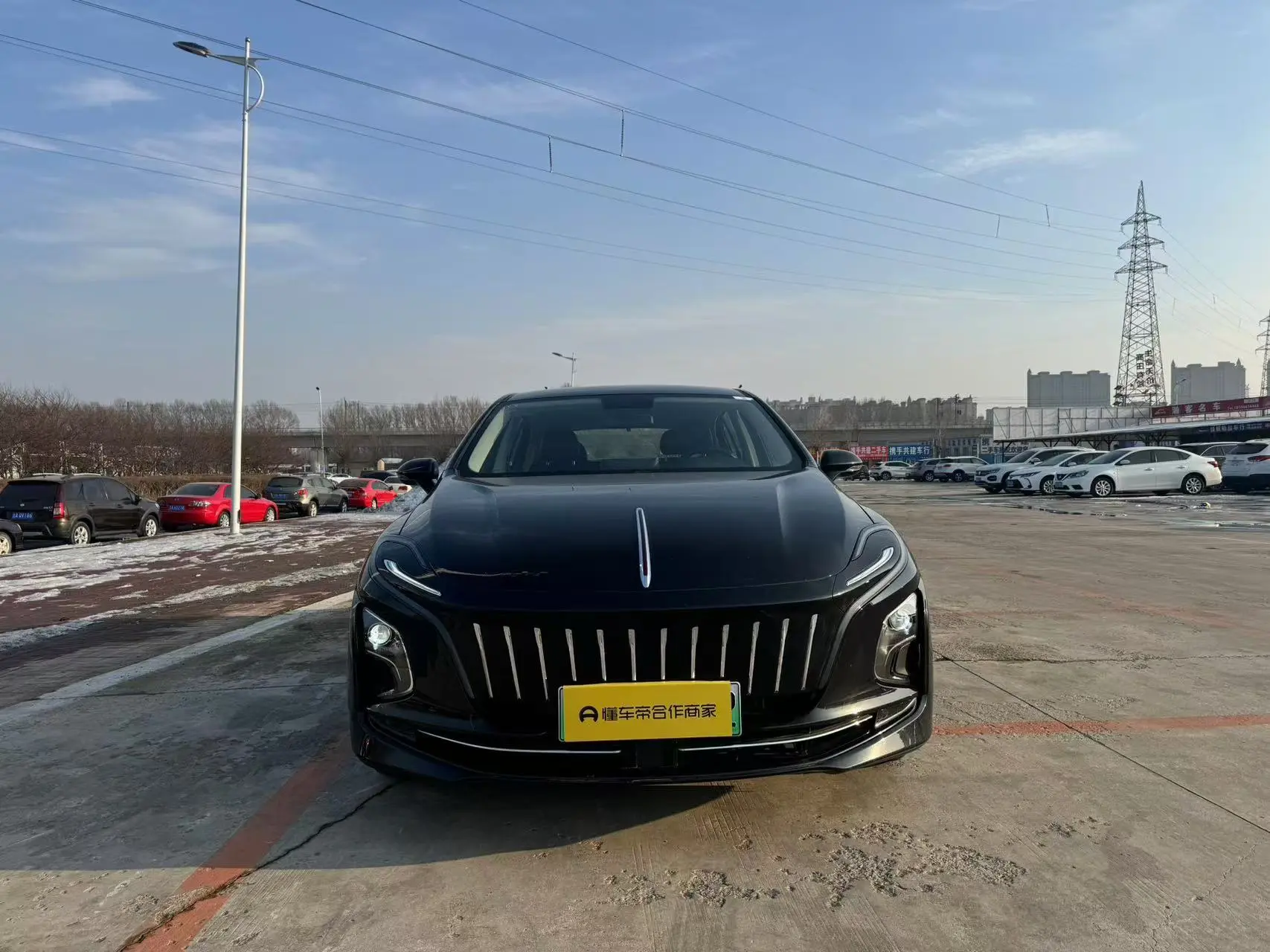 Hongqi E-QM5  из Китая