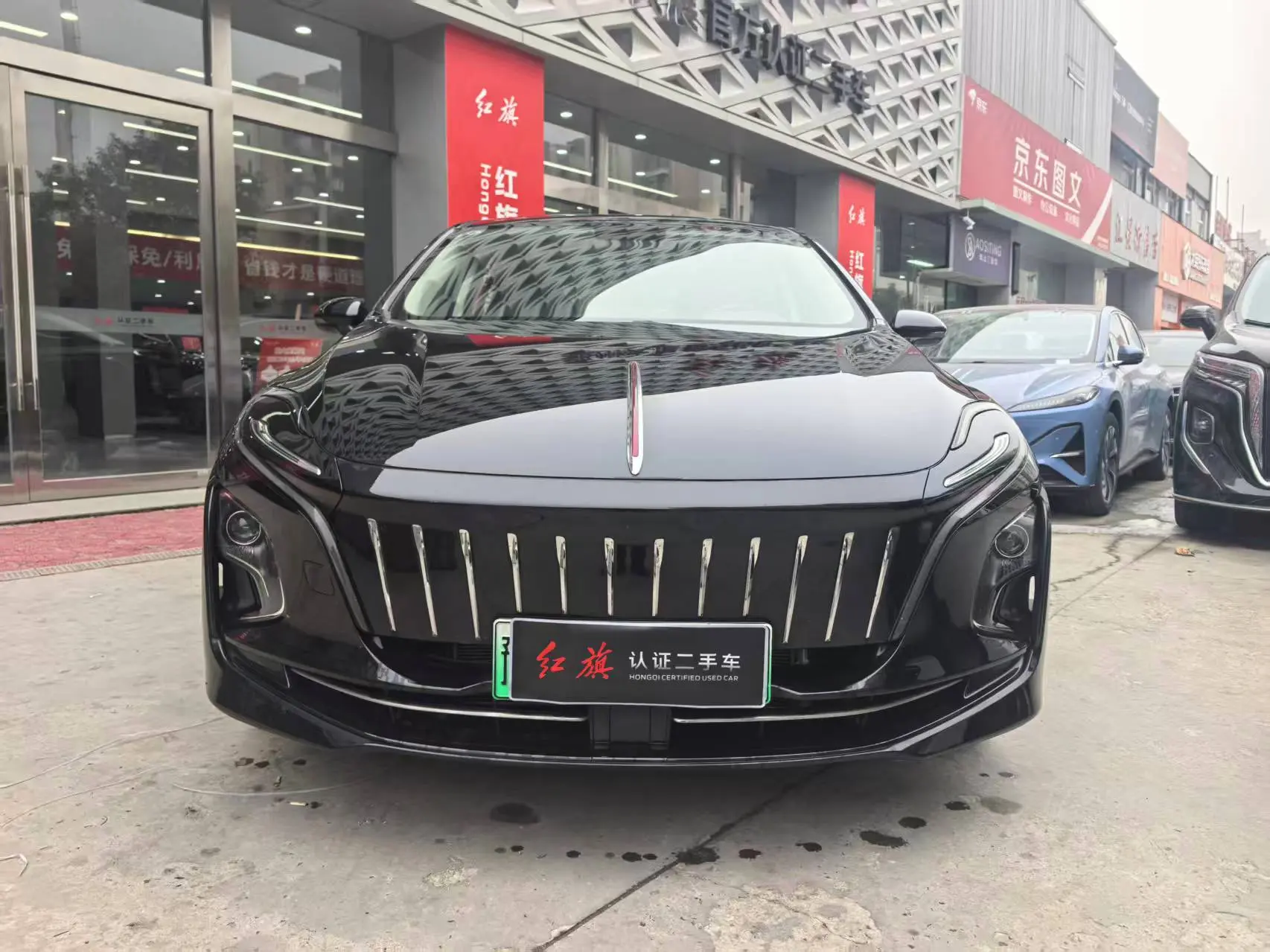 Hongqi E-QM5  из Китая