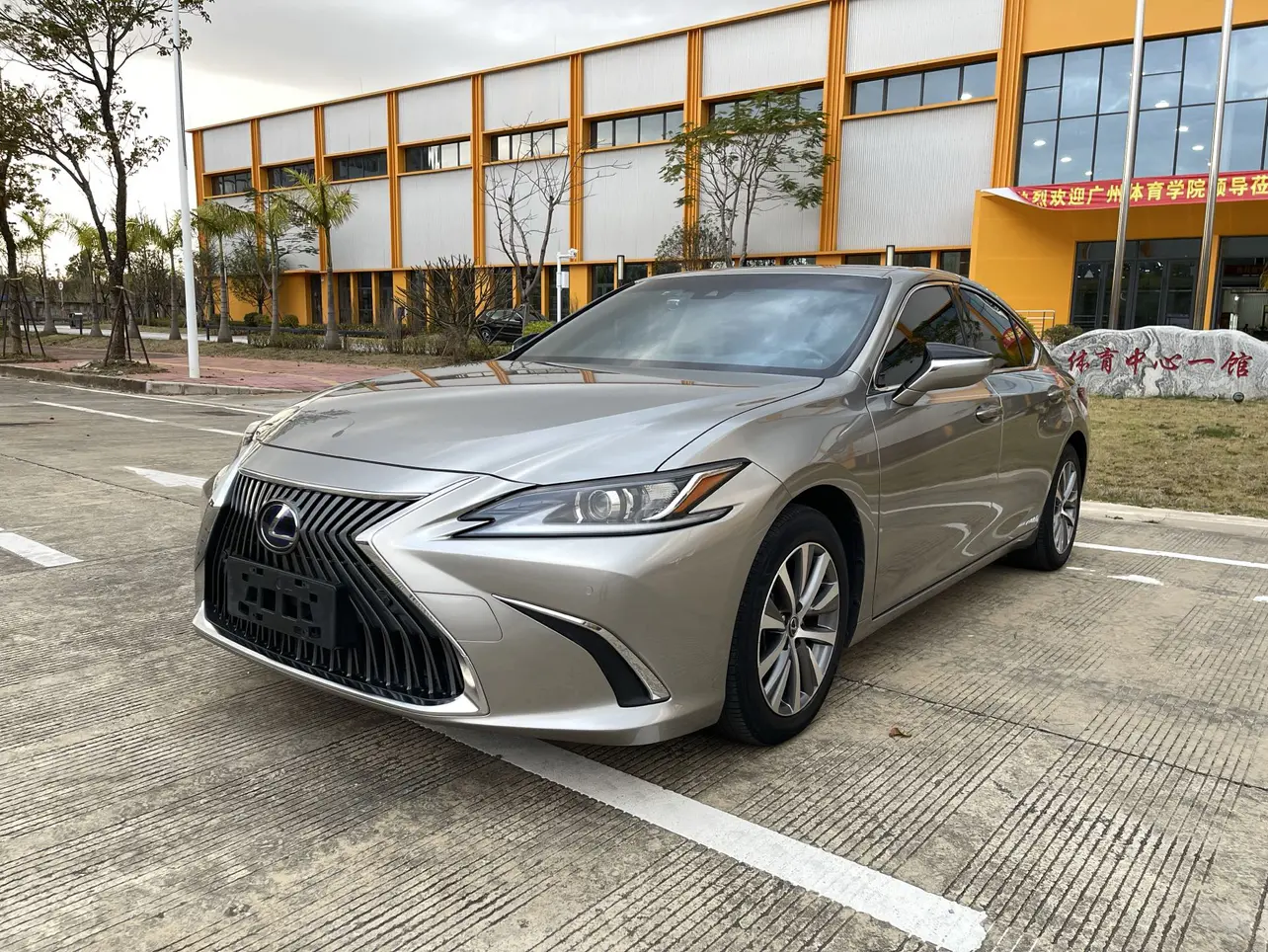 Lexus ES