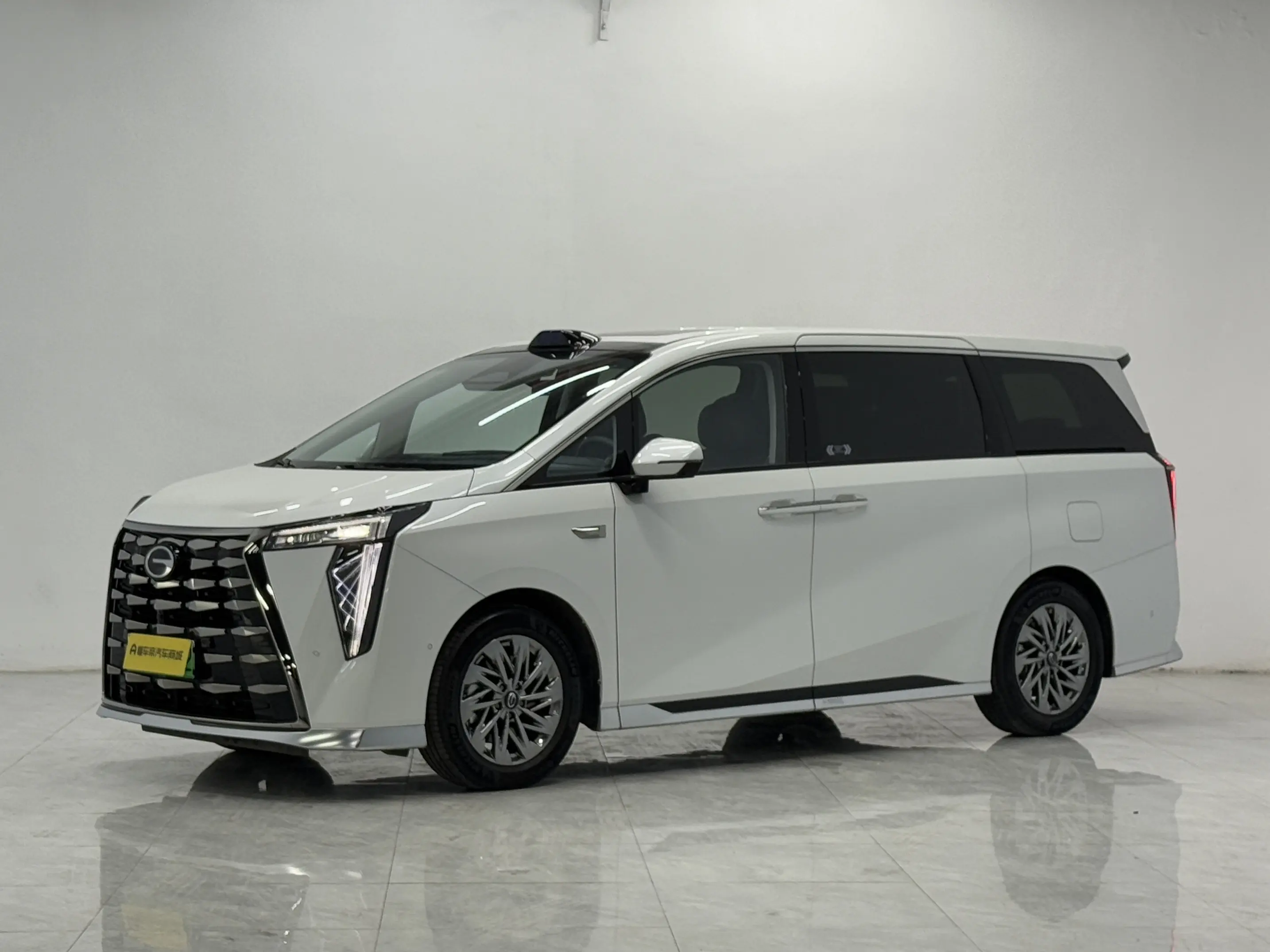 GAC Trumpchi aspires to the M8  из Китая