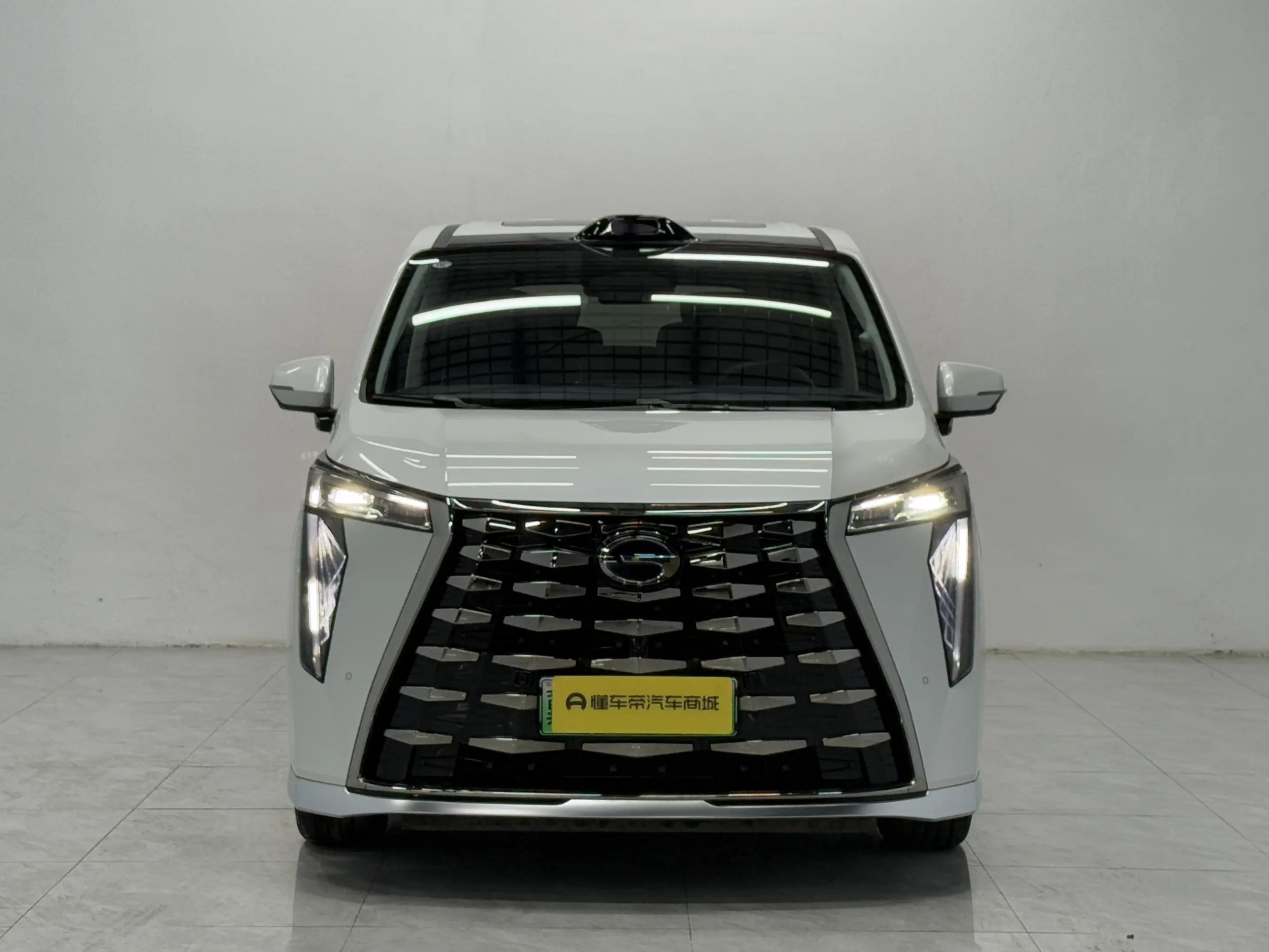 GAC Trumpchi aspires to the M8  из Китая