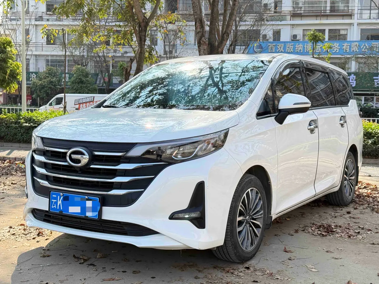 GAC Trumpchi M6  из Китая