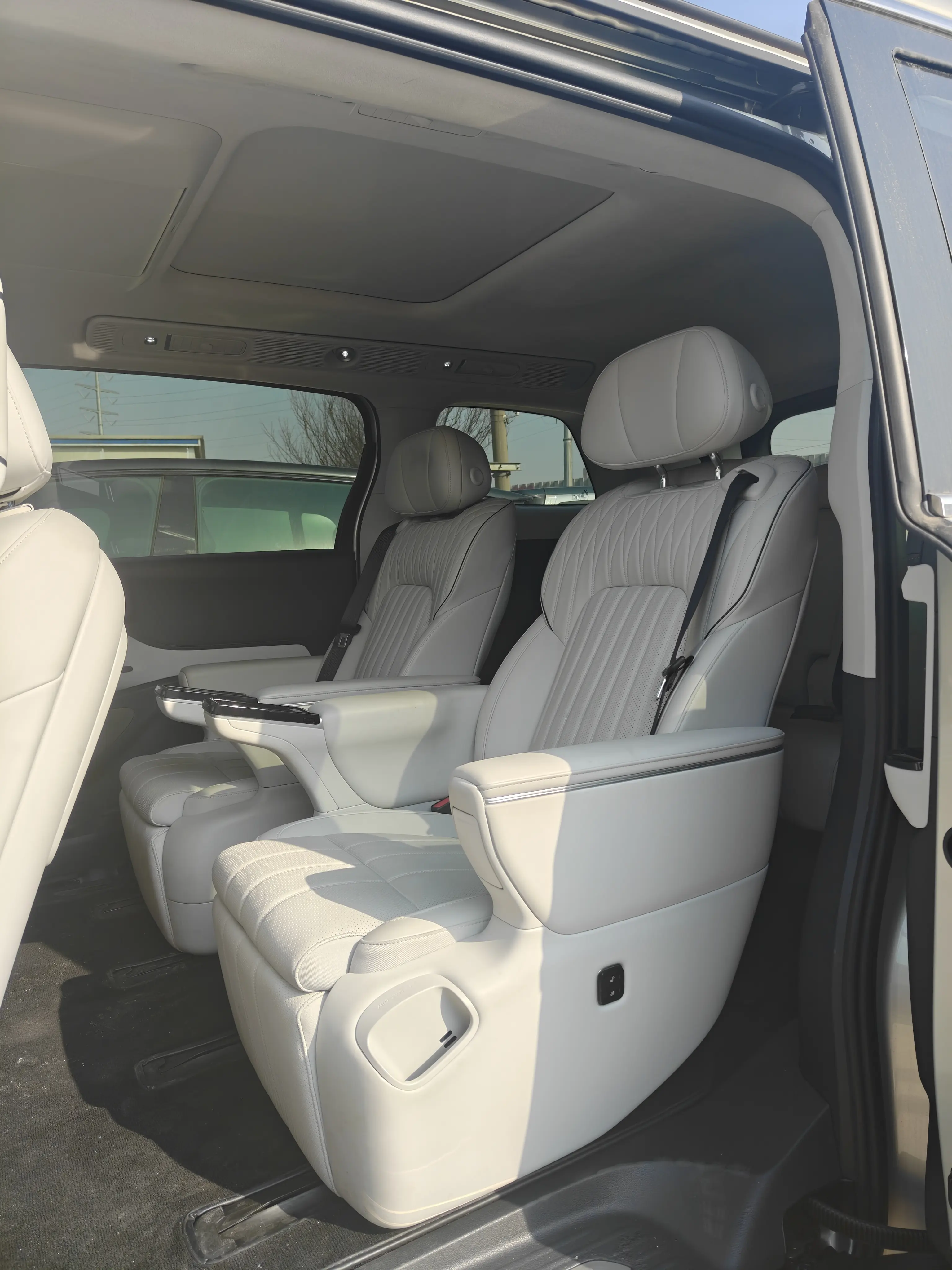 Voyah Lantu Dreamer PHEV  из Китая