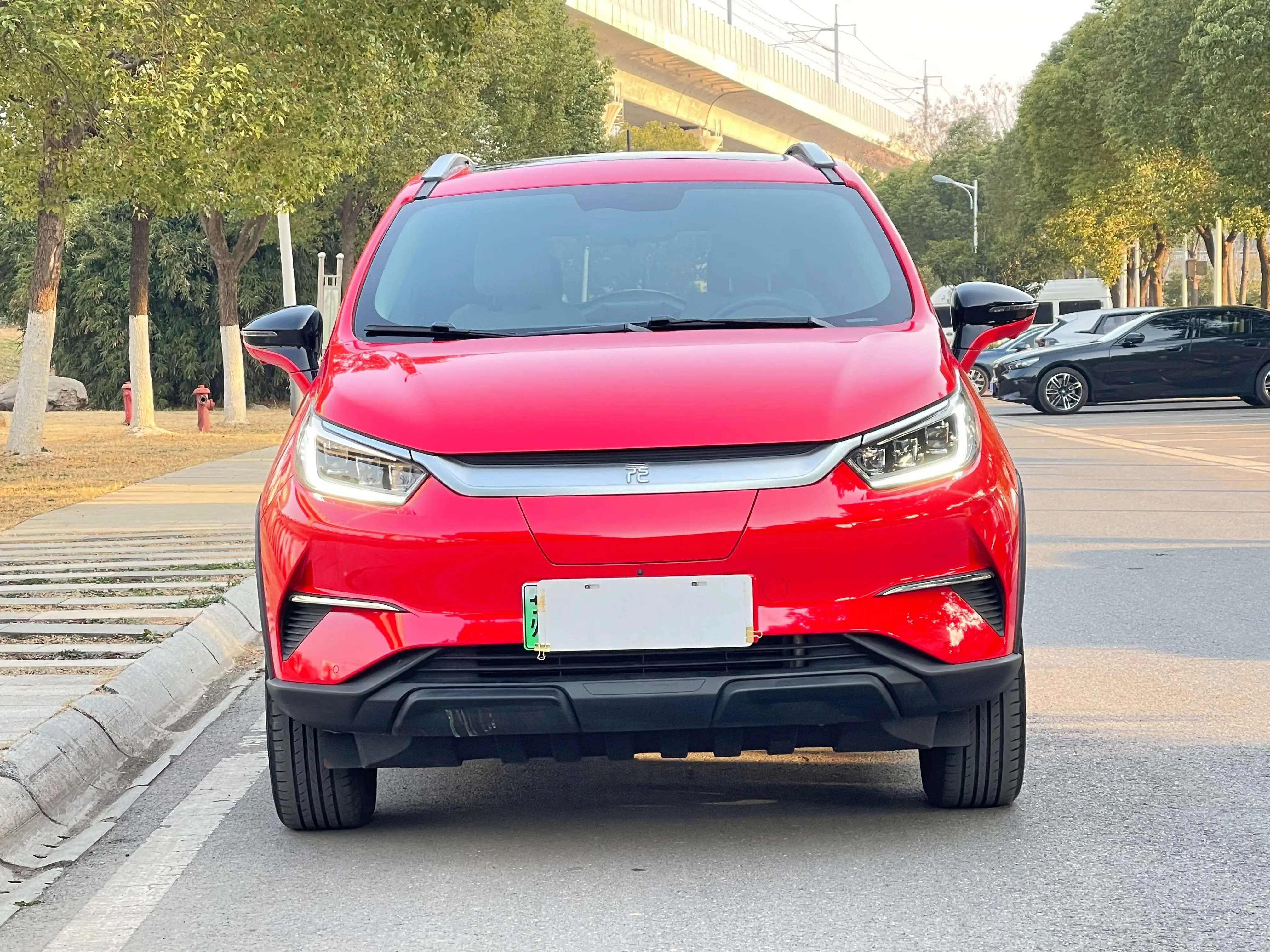 BYD Yuan Pro  из Китая