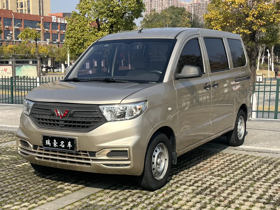 Wuling Hongguang V  из Китая