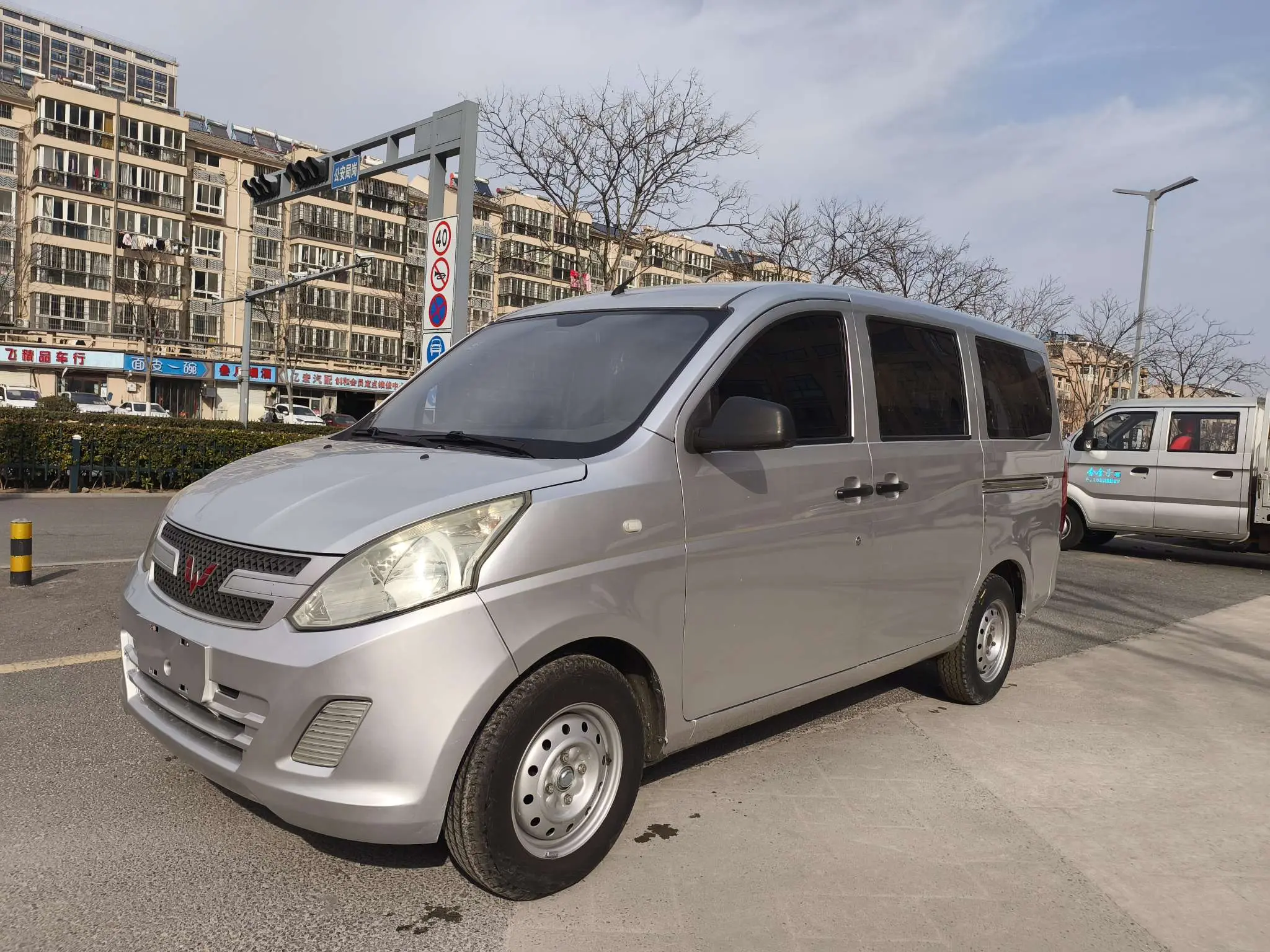 Wuling Rongguang V  из Китая