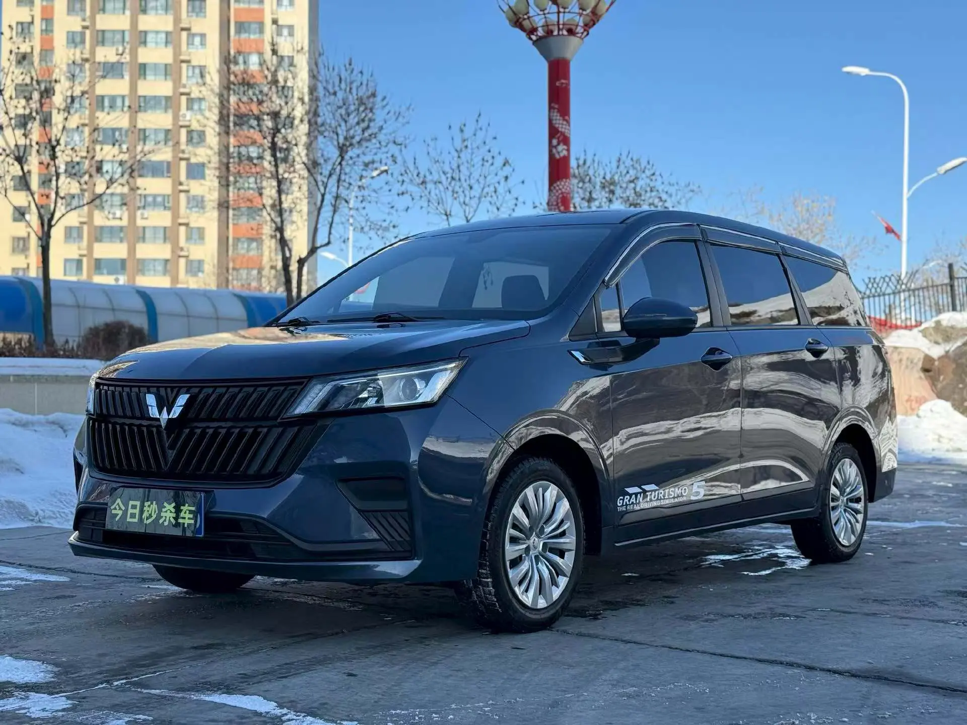 Wuling Jiachen  из Китая