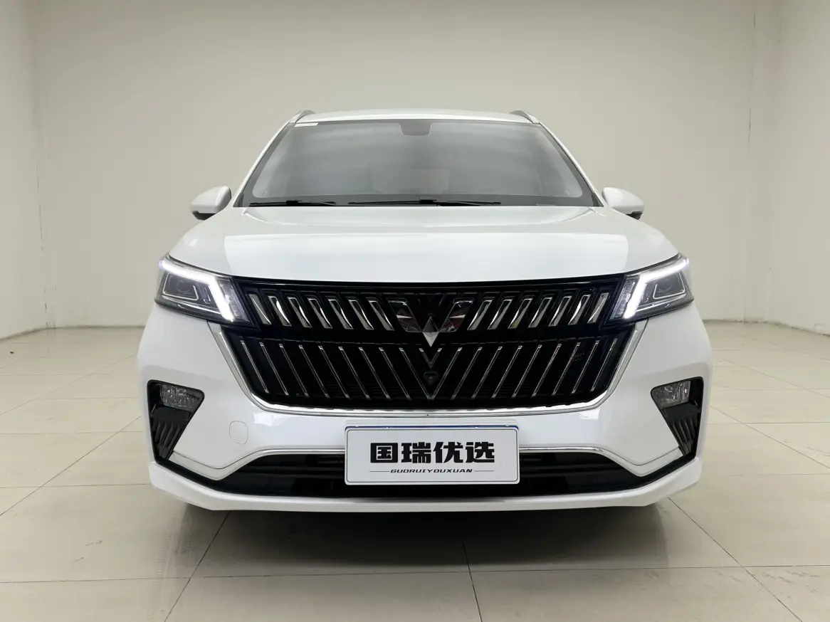 Wuling Jiachen  из Китая