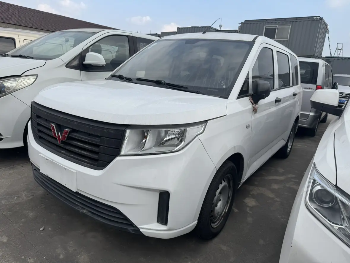 Wuling Hongguang PLUS  из Китая