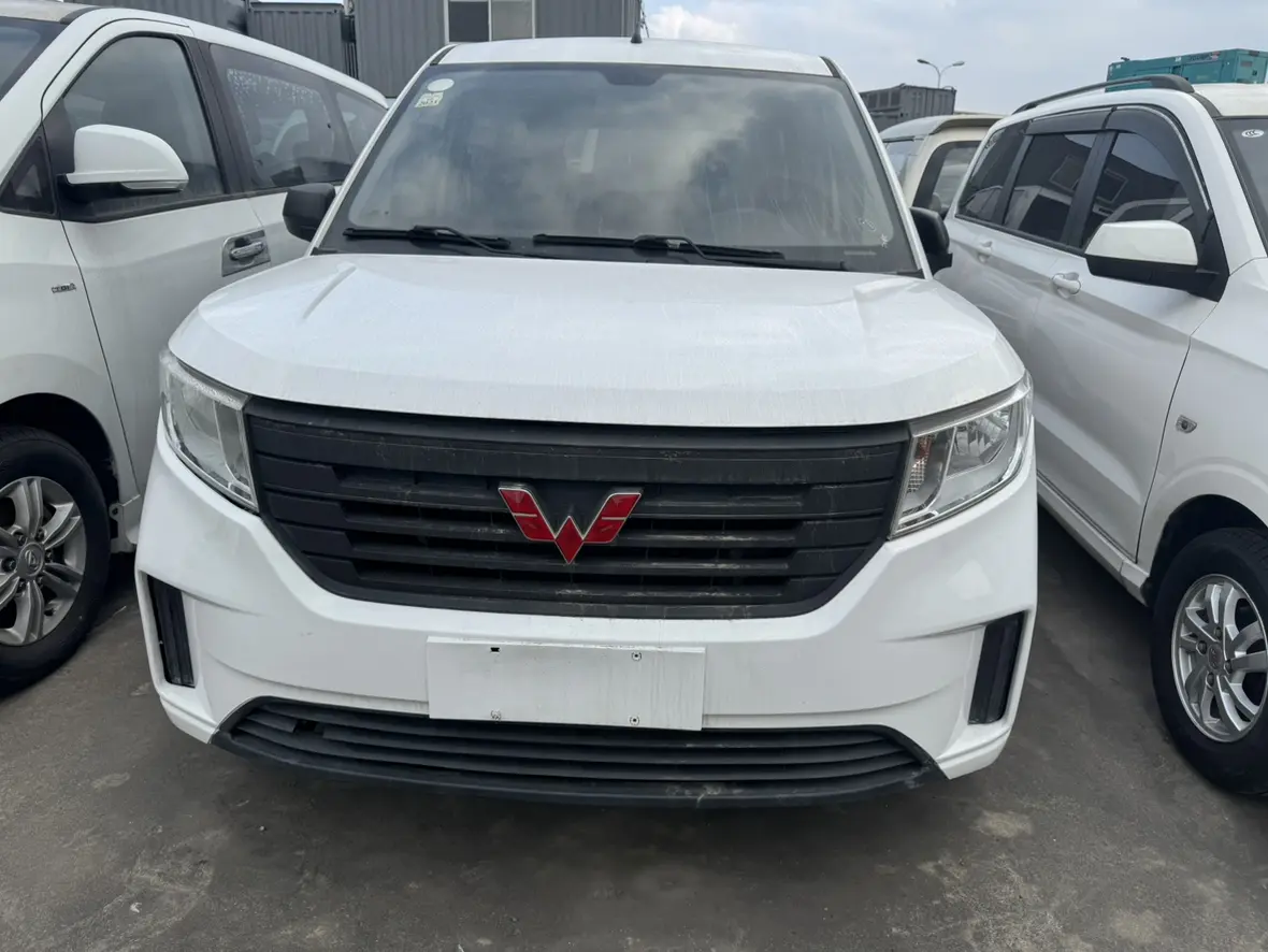 Wuling Hongguang PLUS  из Китая
