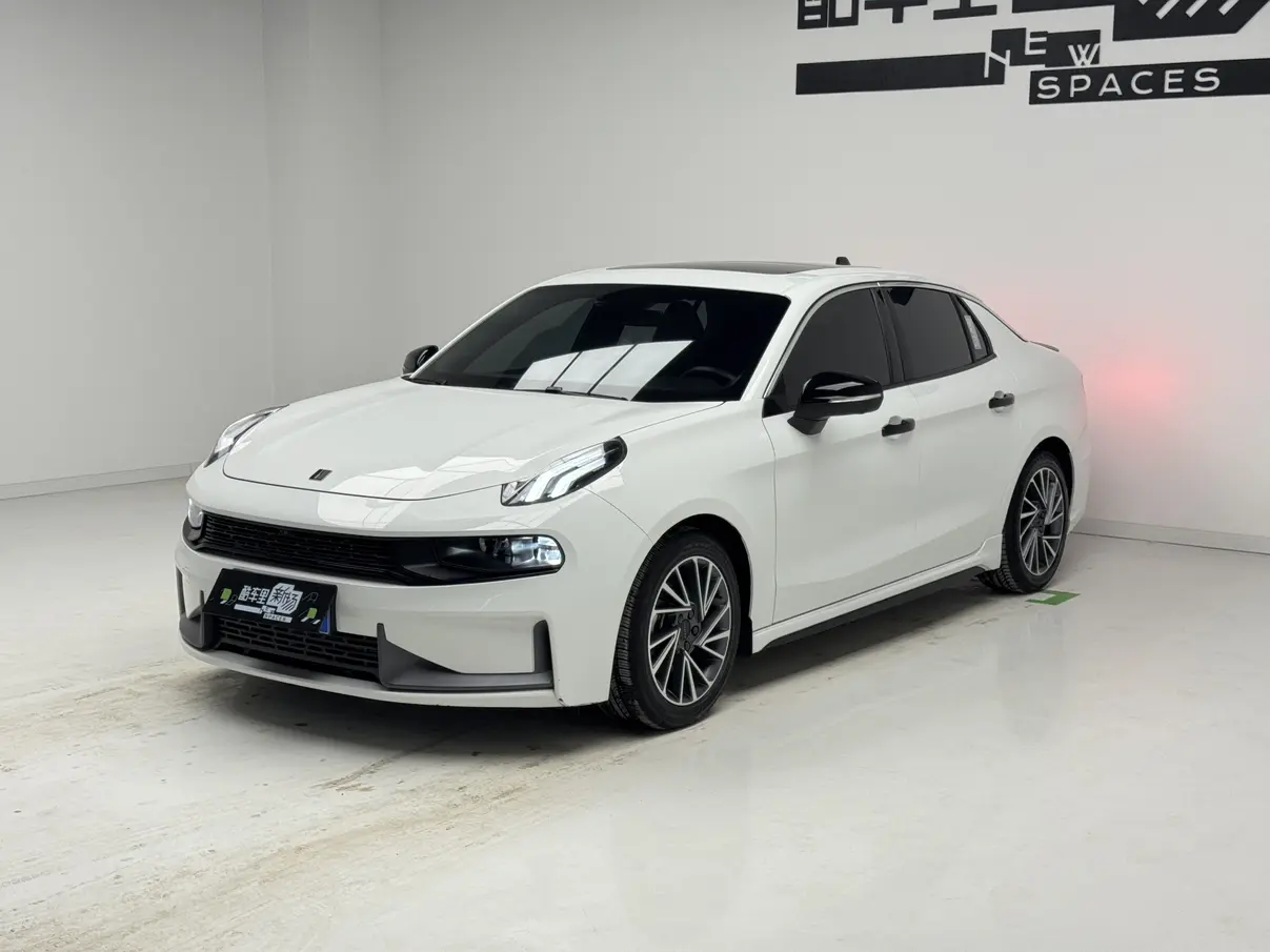 Lynk & Co 03