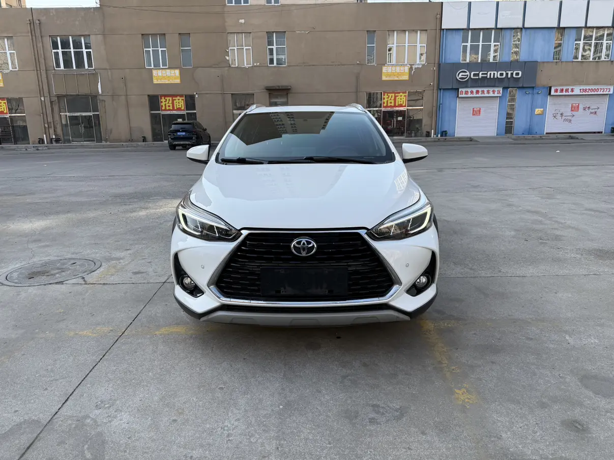 Toyota Yaris L  из Китая