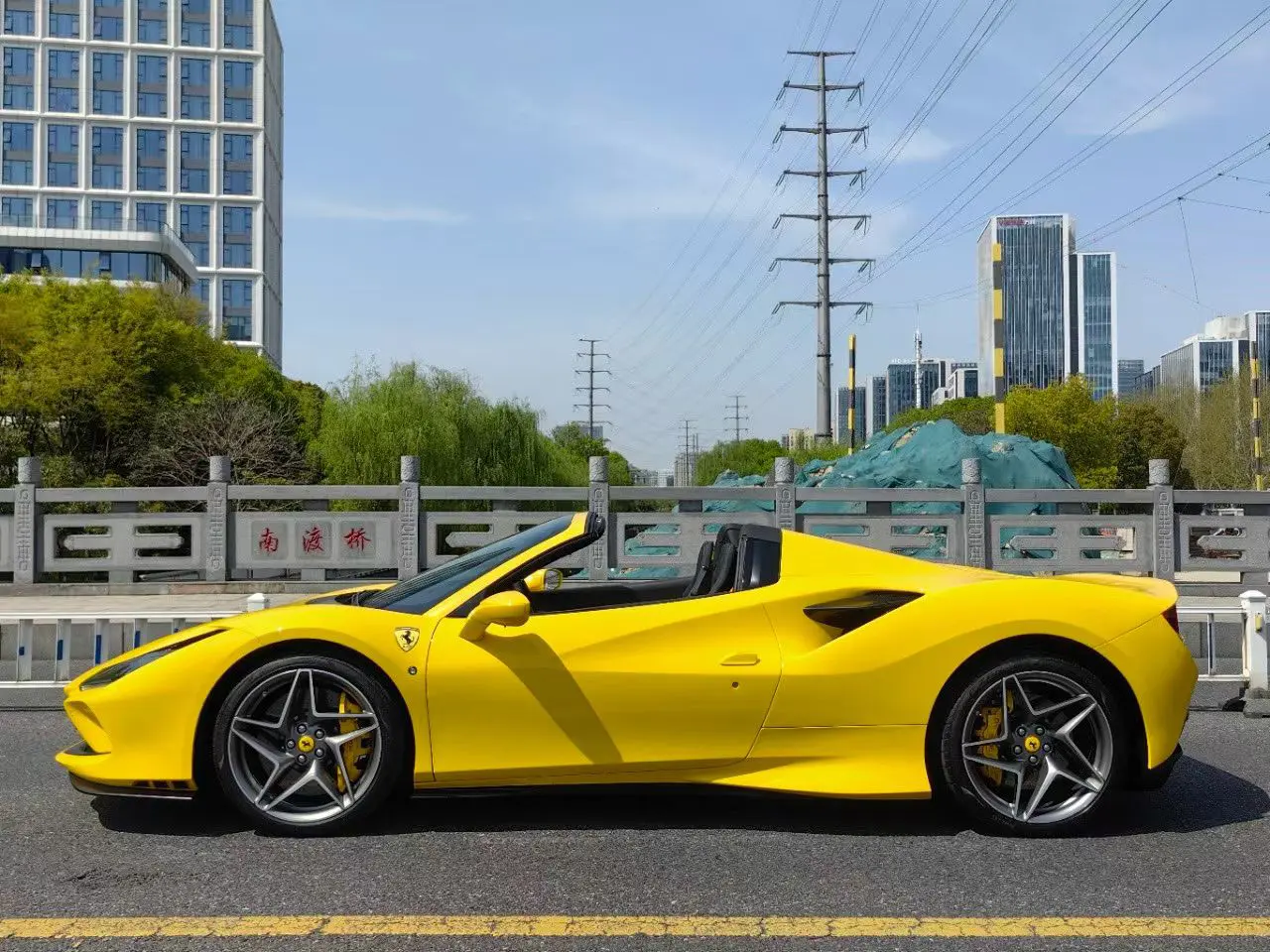 Ferrari F8  из Китая