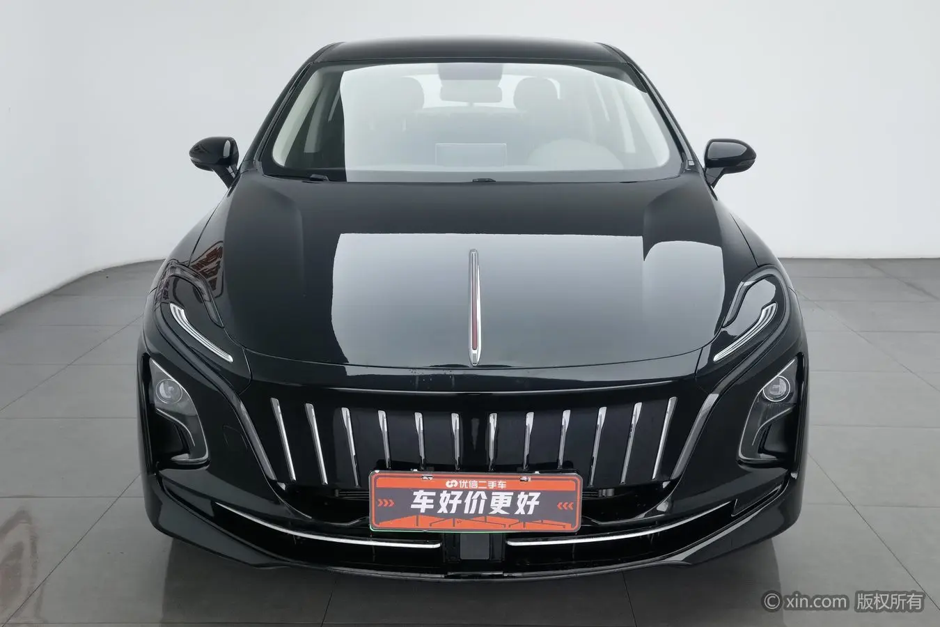 Hongqi E-QM5  из Китая