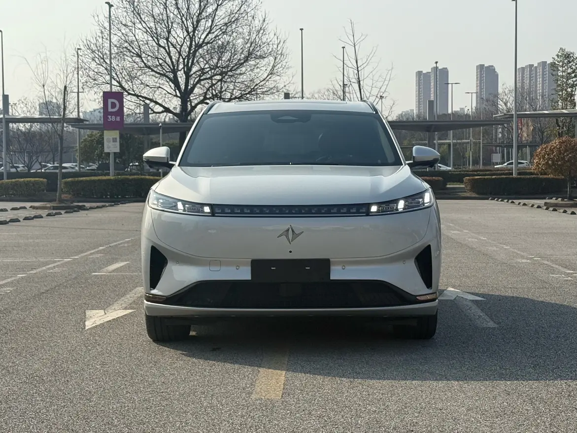 Dongfeng Eπ008  из Китая