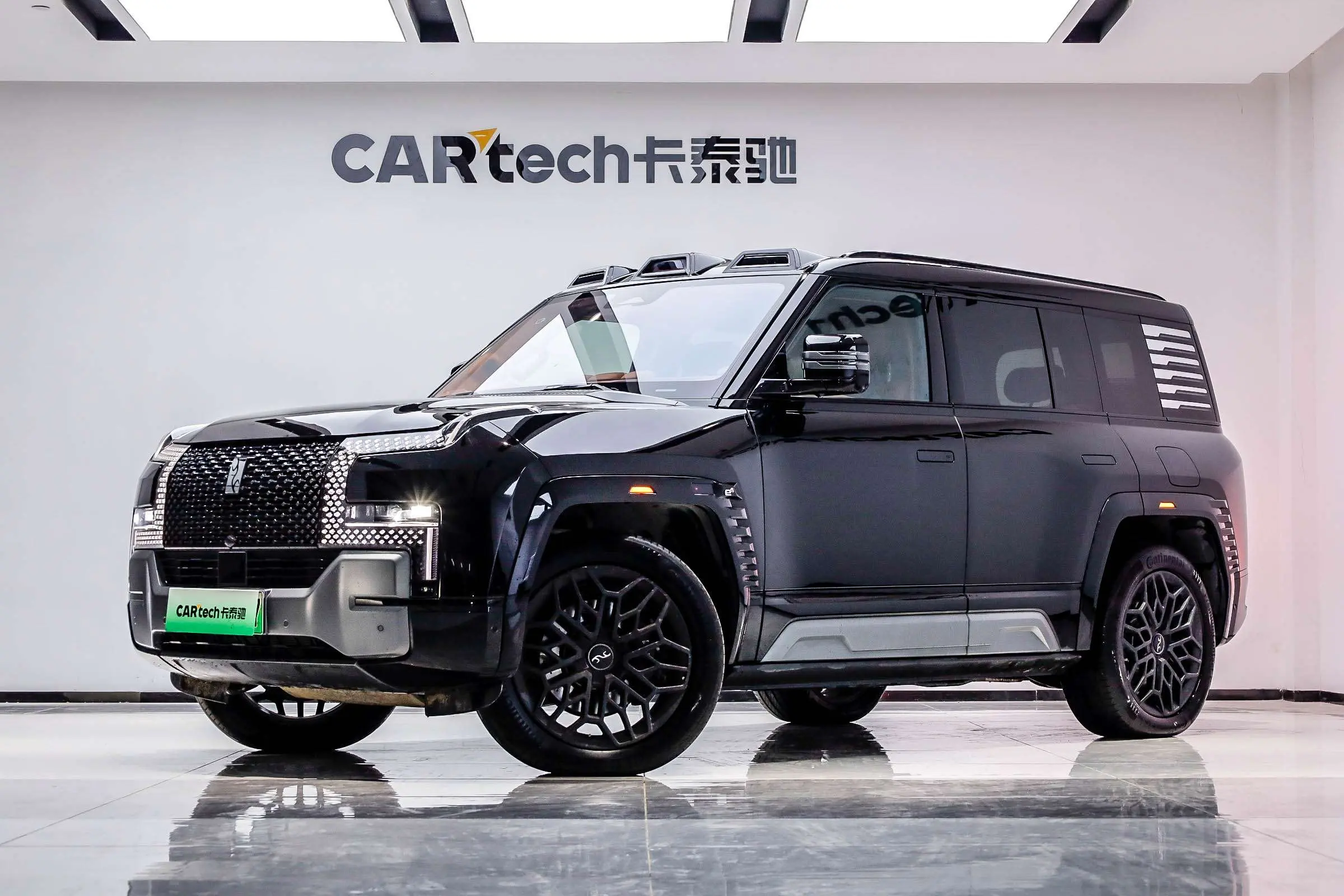 BYD Yangwang U8  из Китая