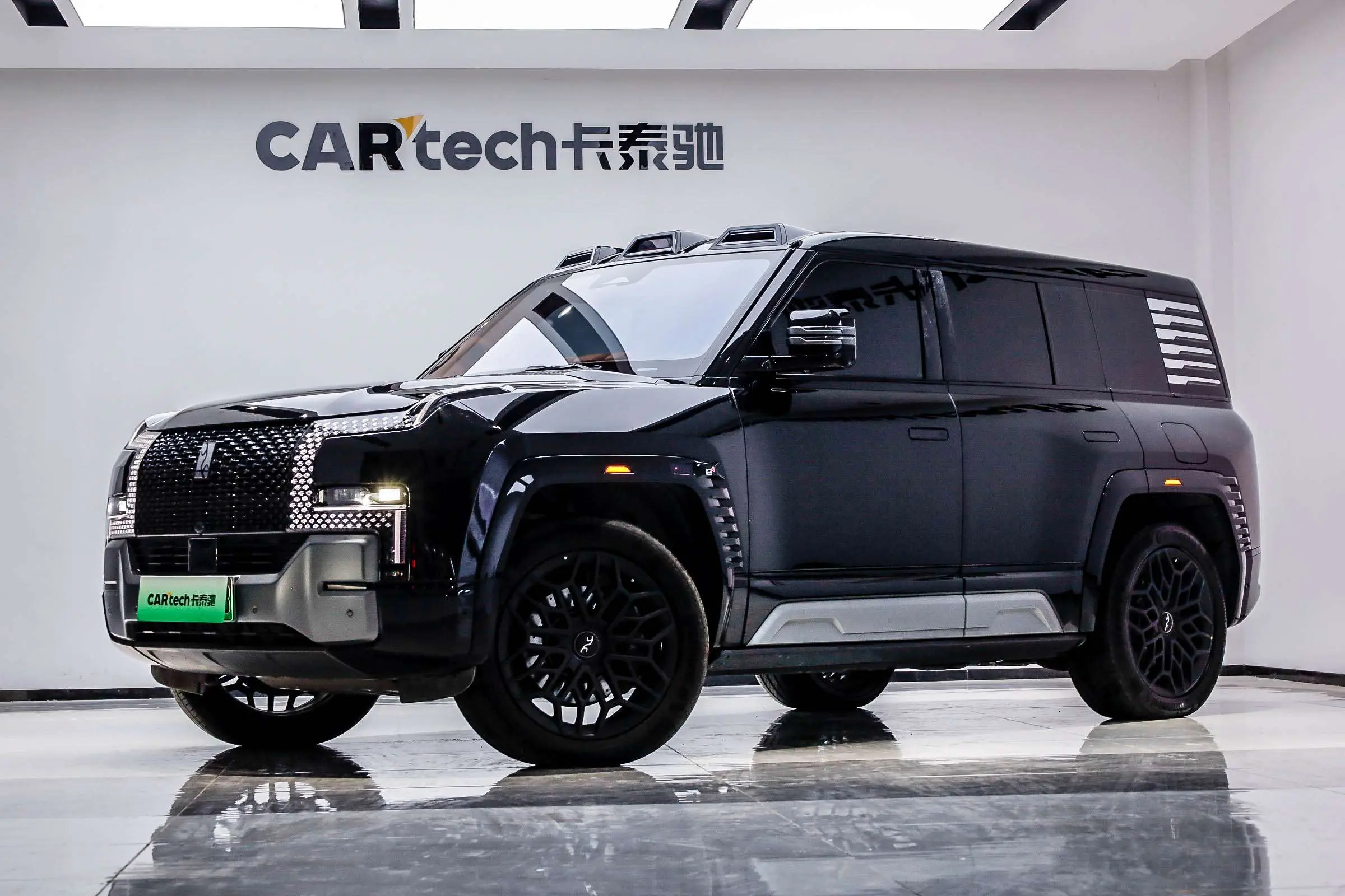 BYD Yangwang U8  из Китая