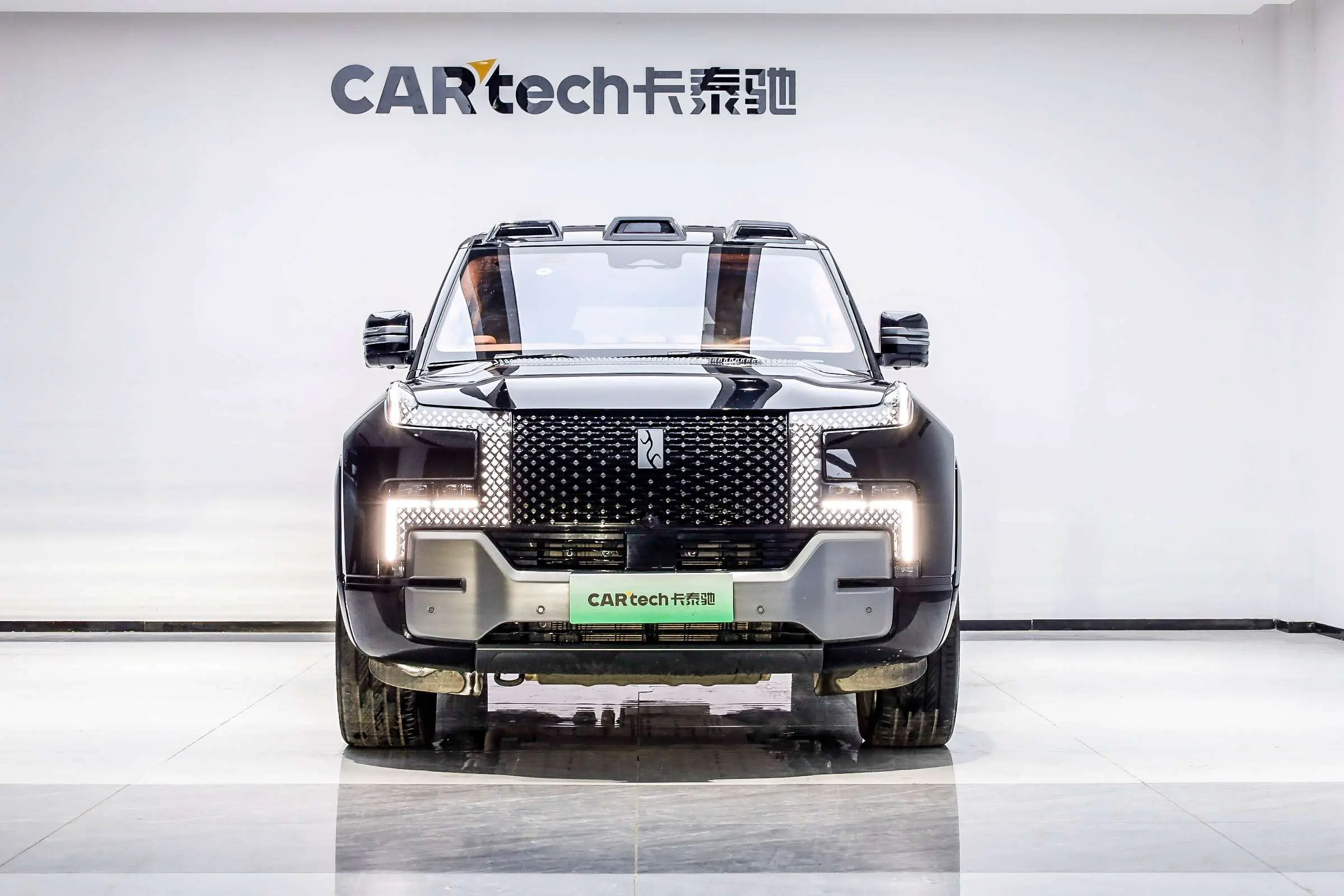 BYD Yangwang U8  из Китая