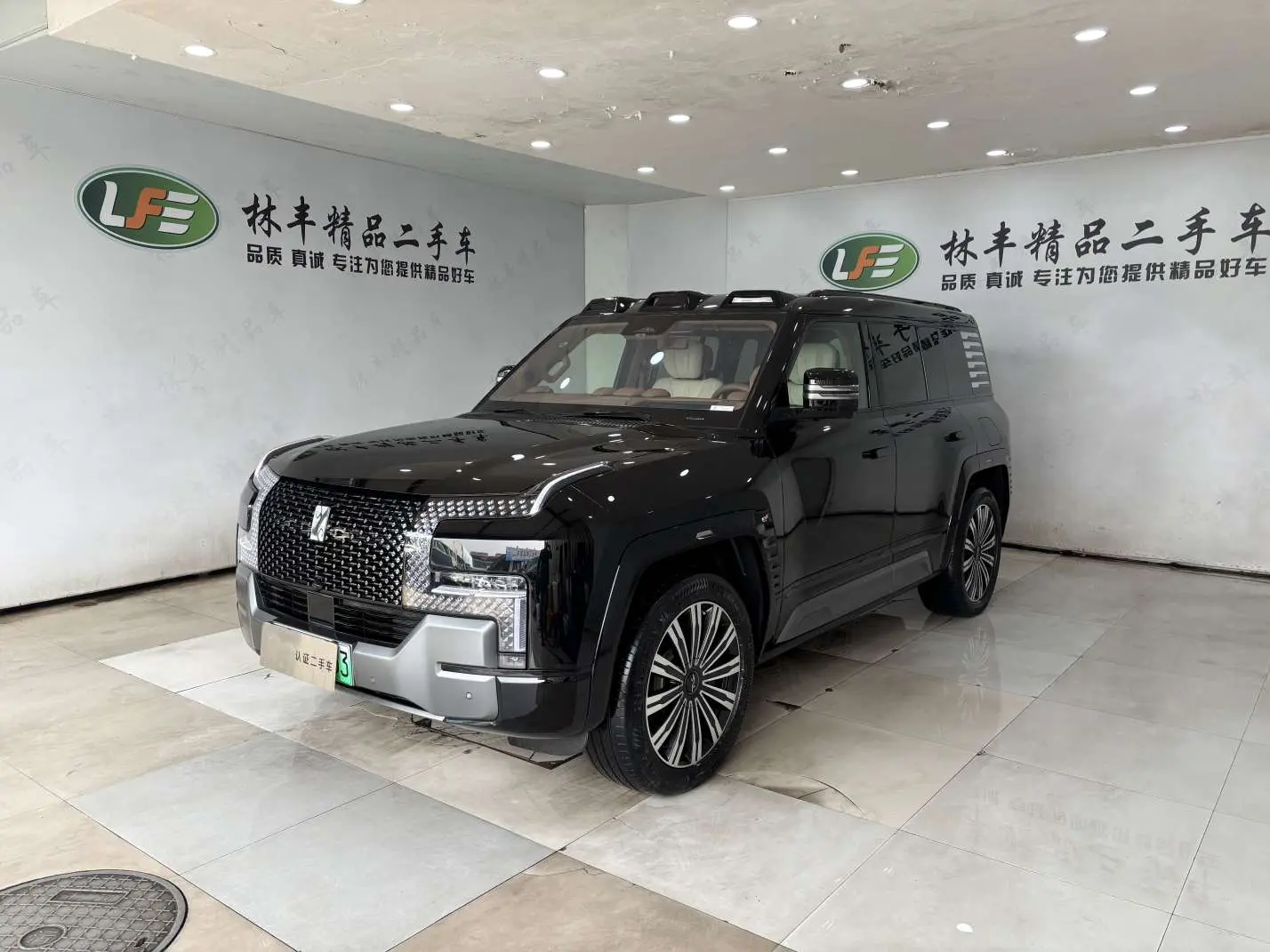 BYD Yangwang U8  из Китая