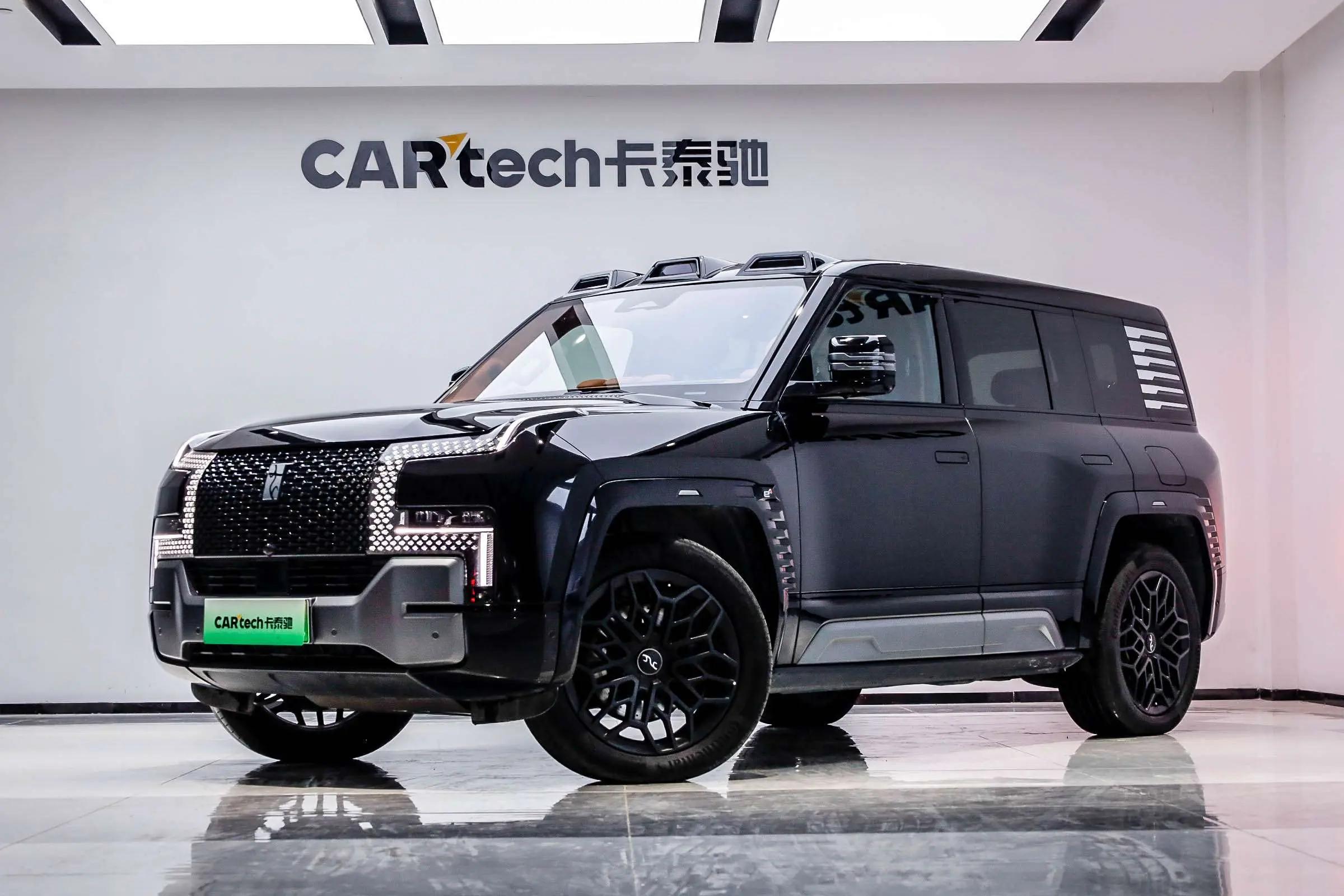 BYD Yangwang U8  из Китая