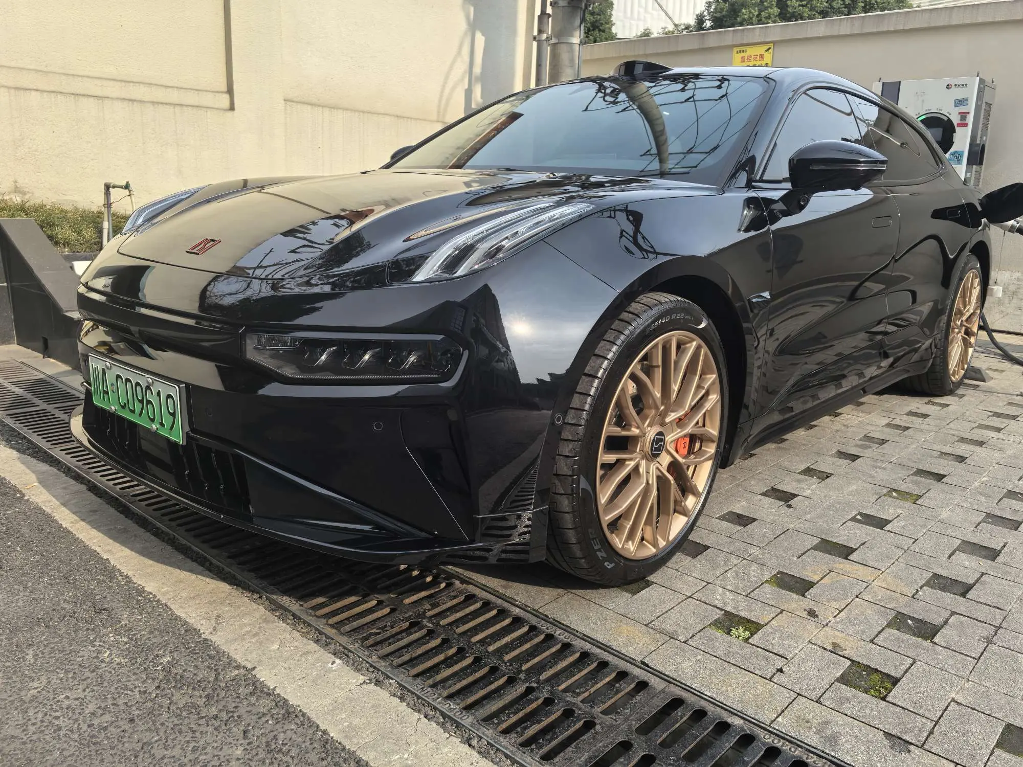 ZEEKR 001  из Китая