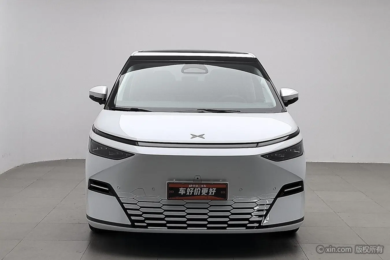 Xpeng X9  из Китая