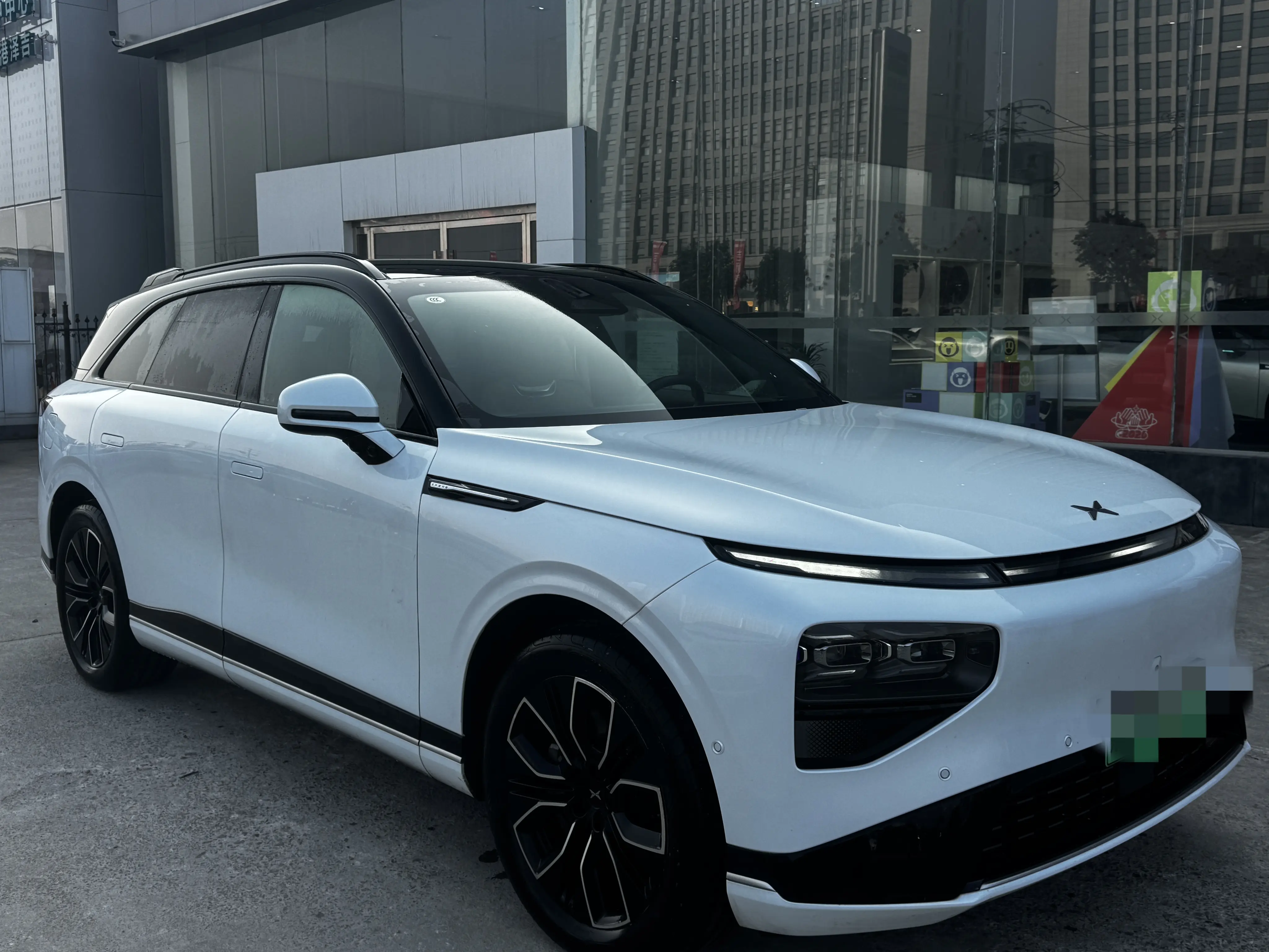 Xpeng G9  из Китая