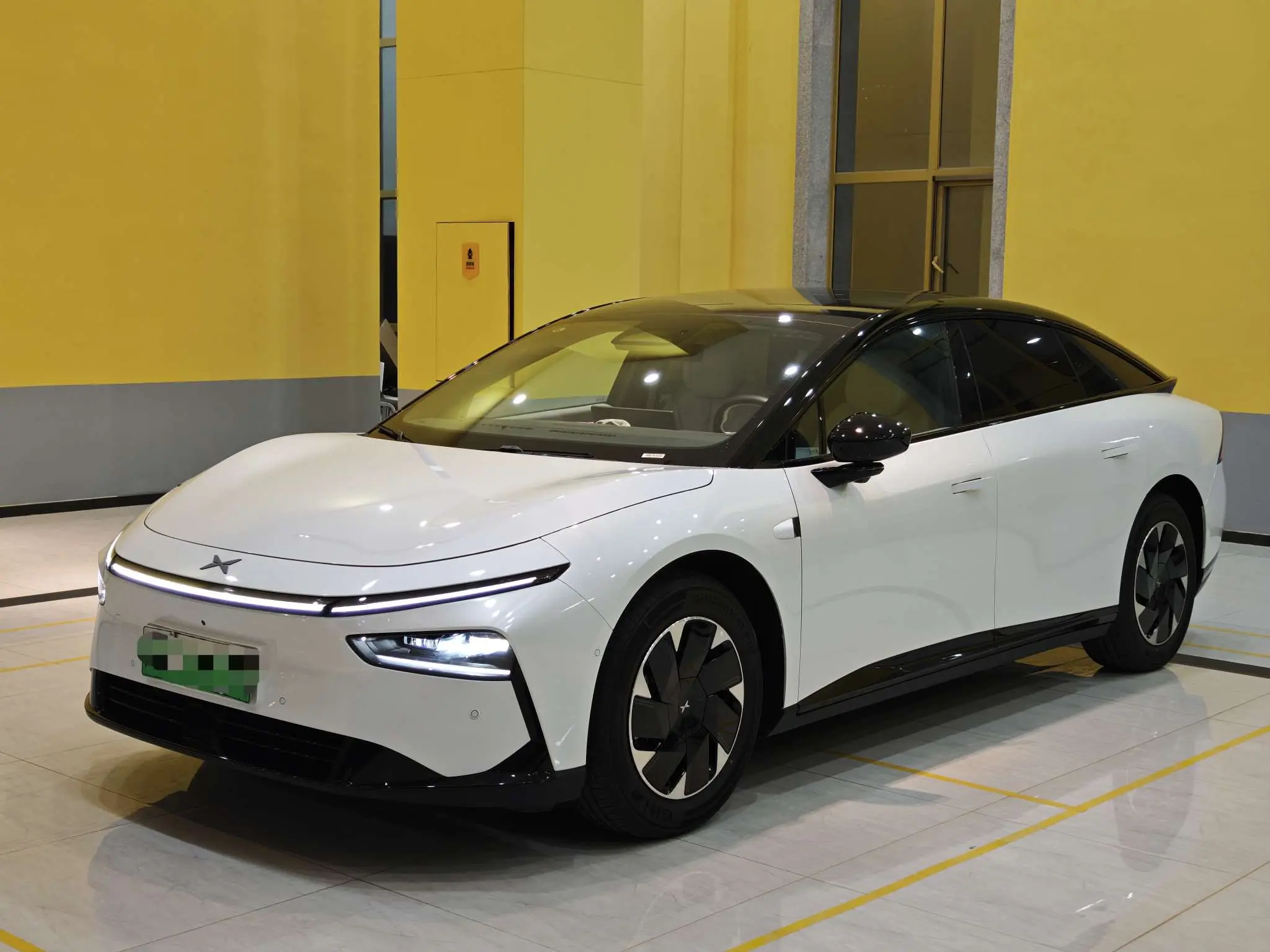 Xpeng P7+  из Китая