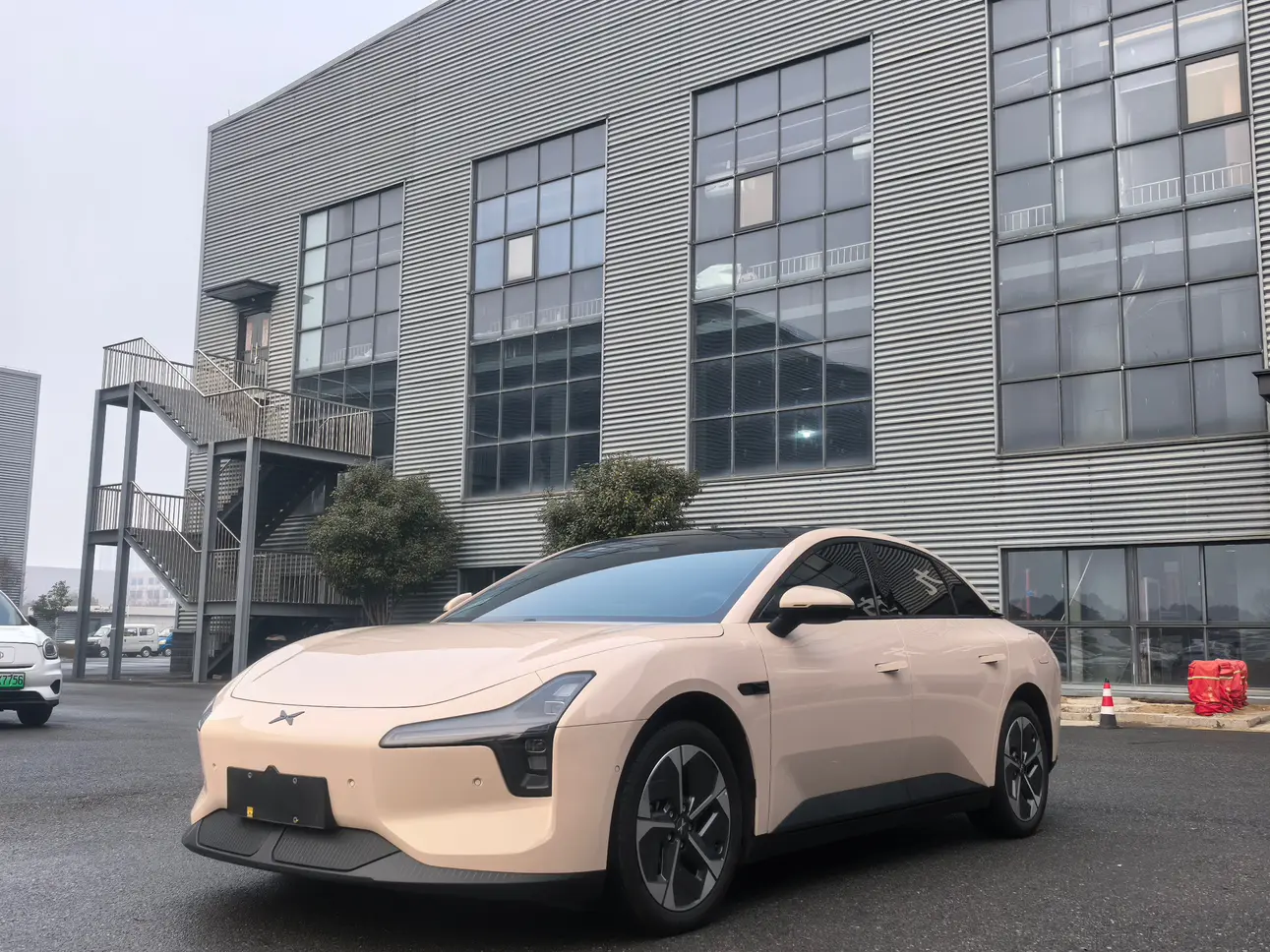 Xpeng Xiaopeng MONA M03  из Китая