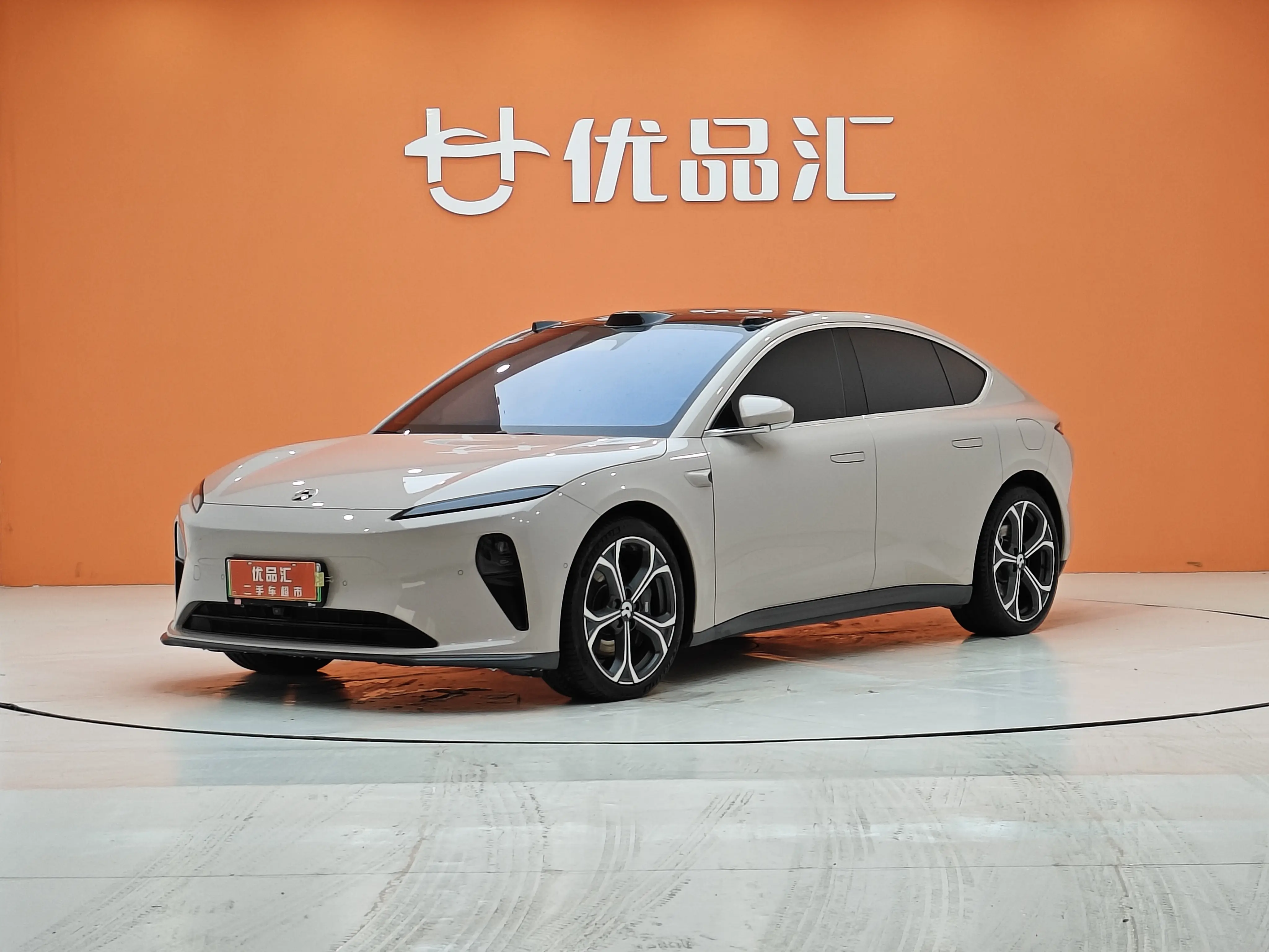 NIO ET5  из Китая