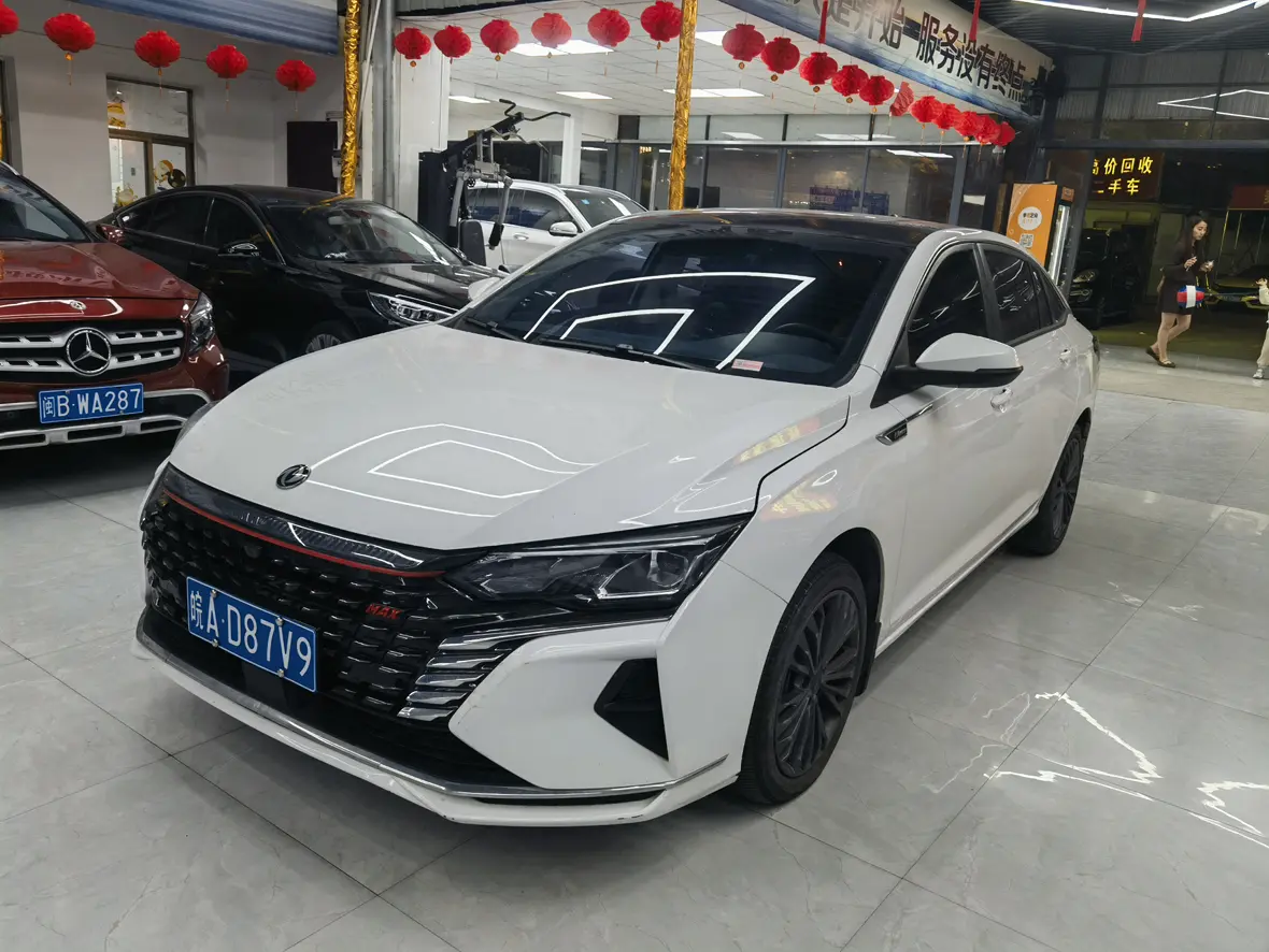 Dongfeng Yixuan MAX  из Китая