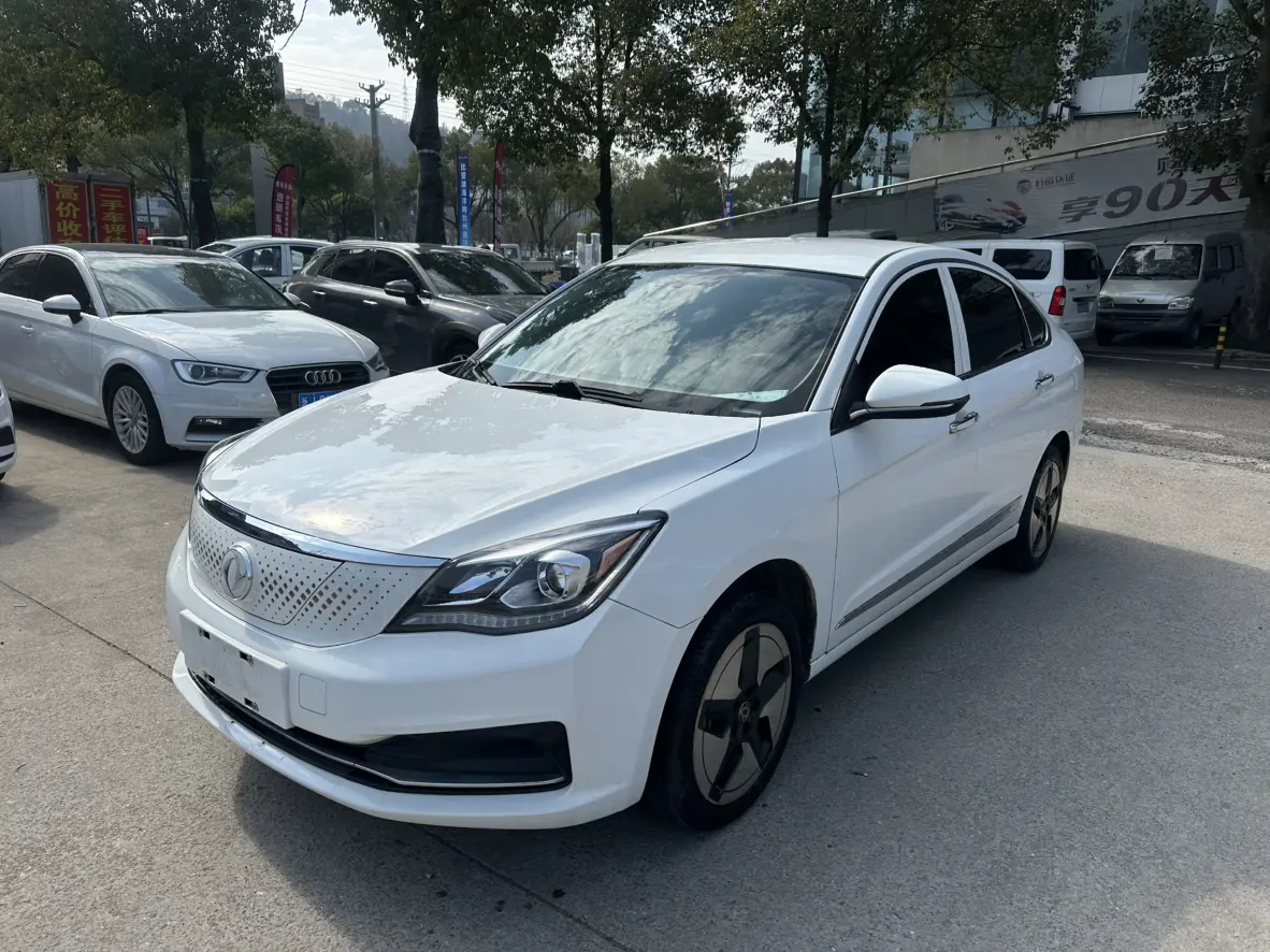 Dongfeng Fengshen E70  из Китая