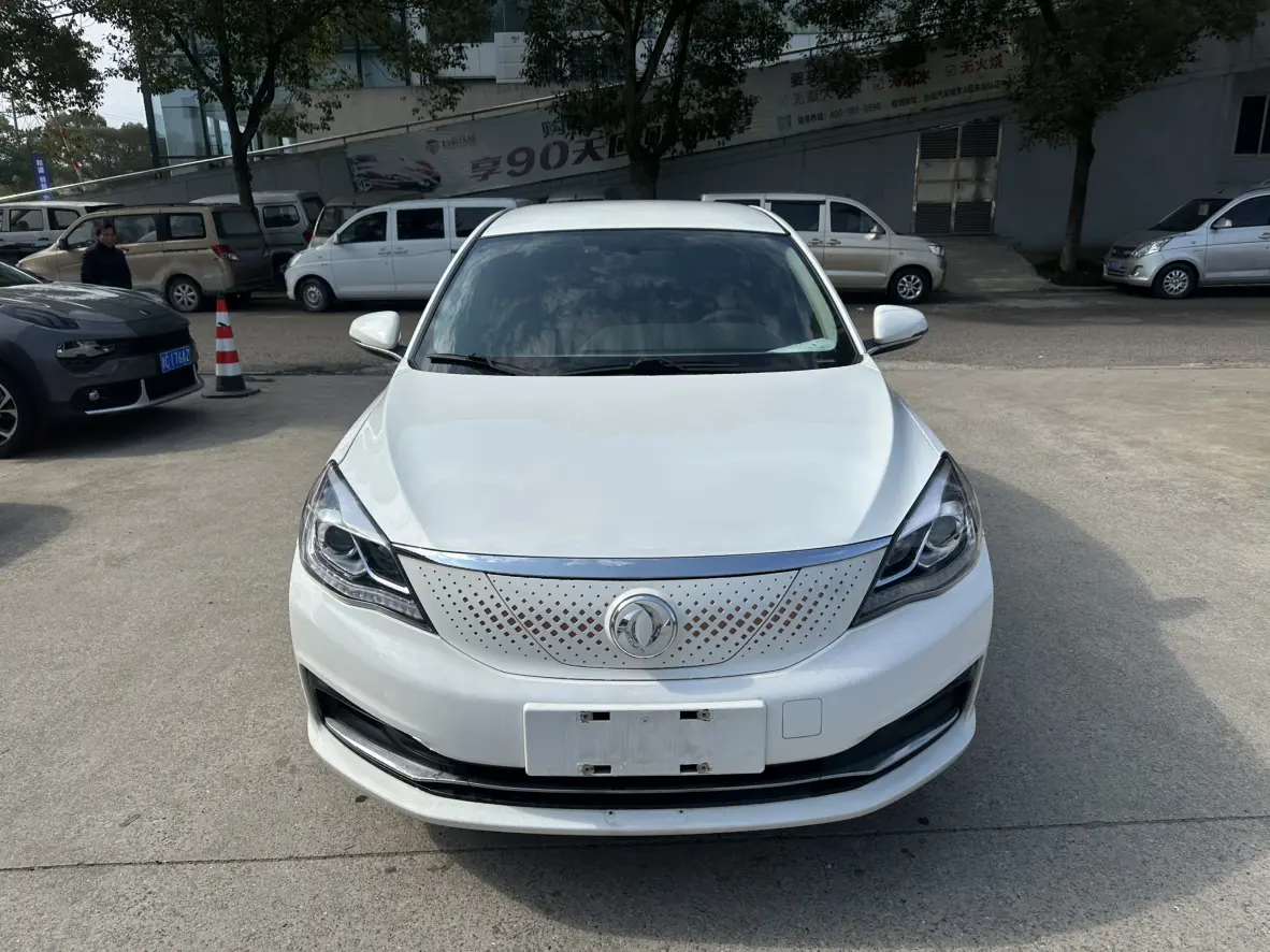 Dongfeng Fengshen E70  из Китая