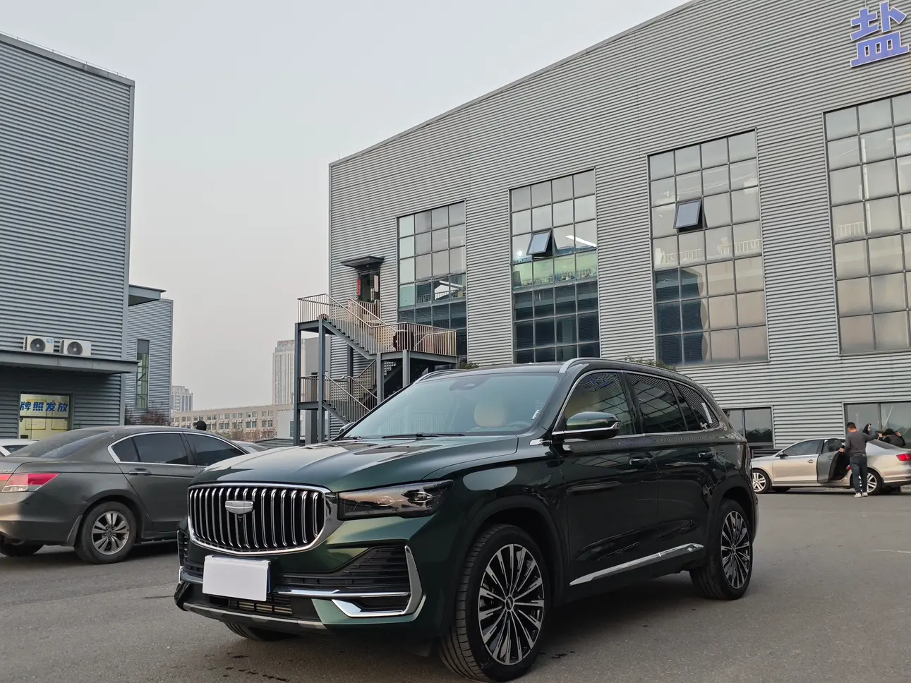 Geely Monjaro (Xingyue L)  из Китая