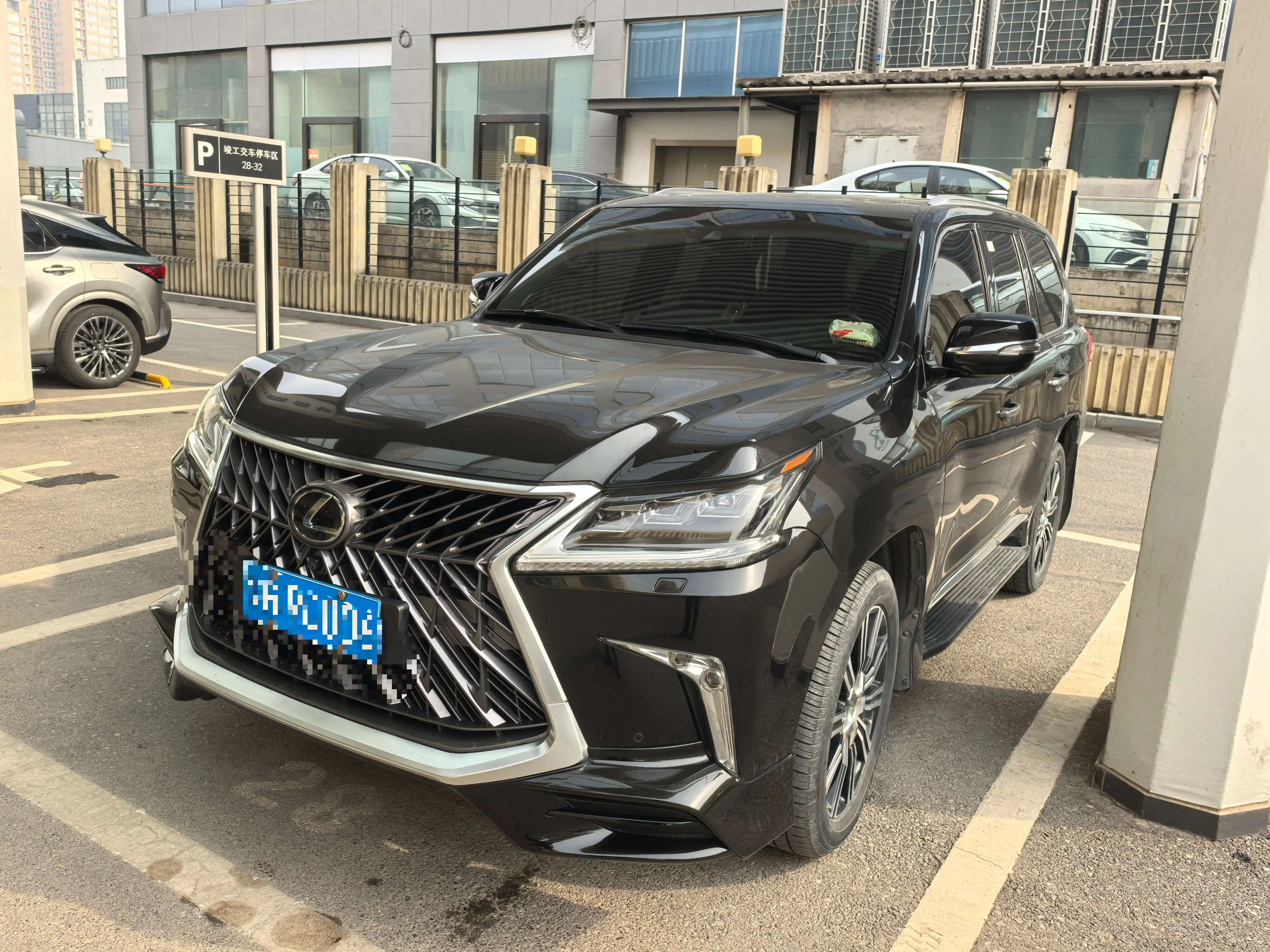Lexus LX
