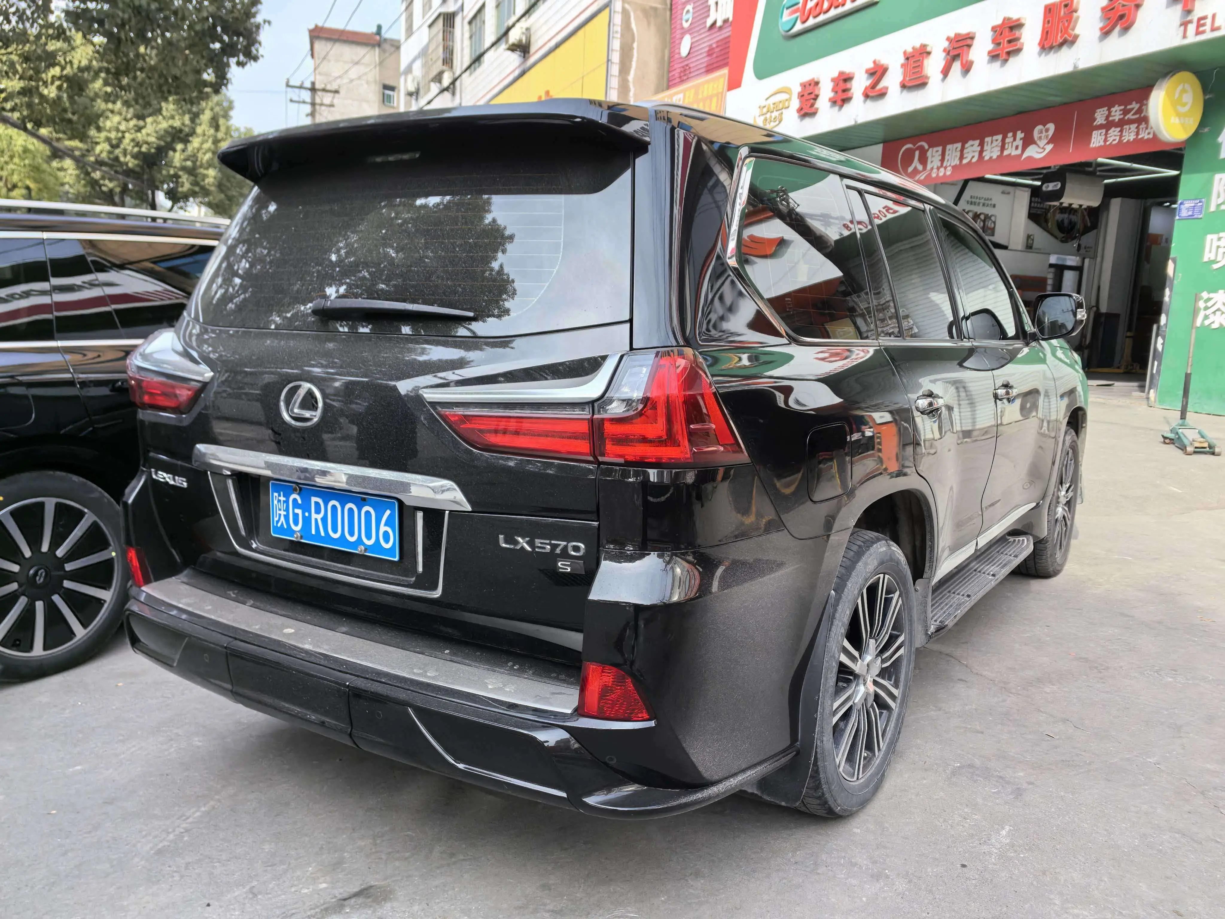 Lexus LX