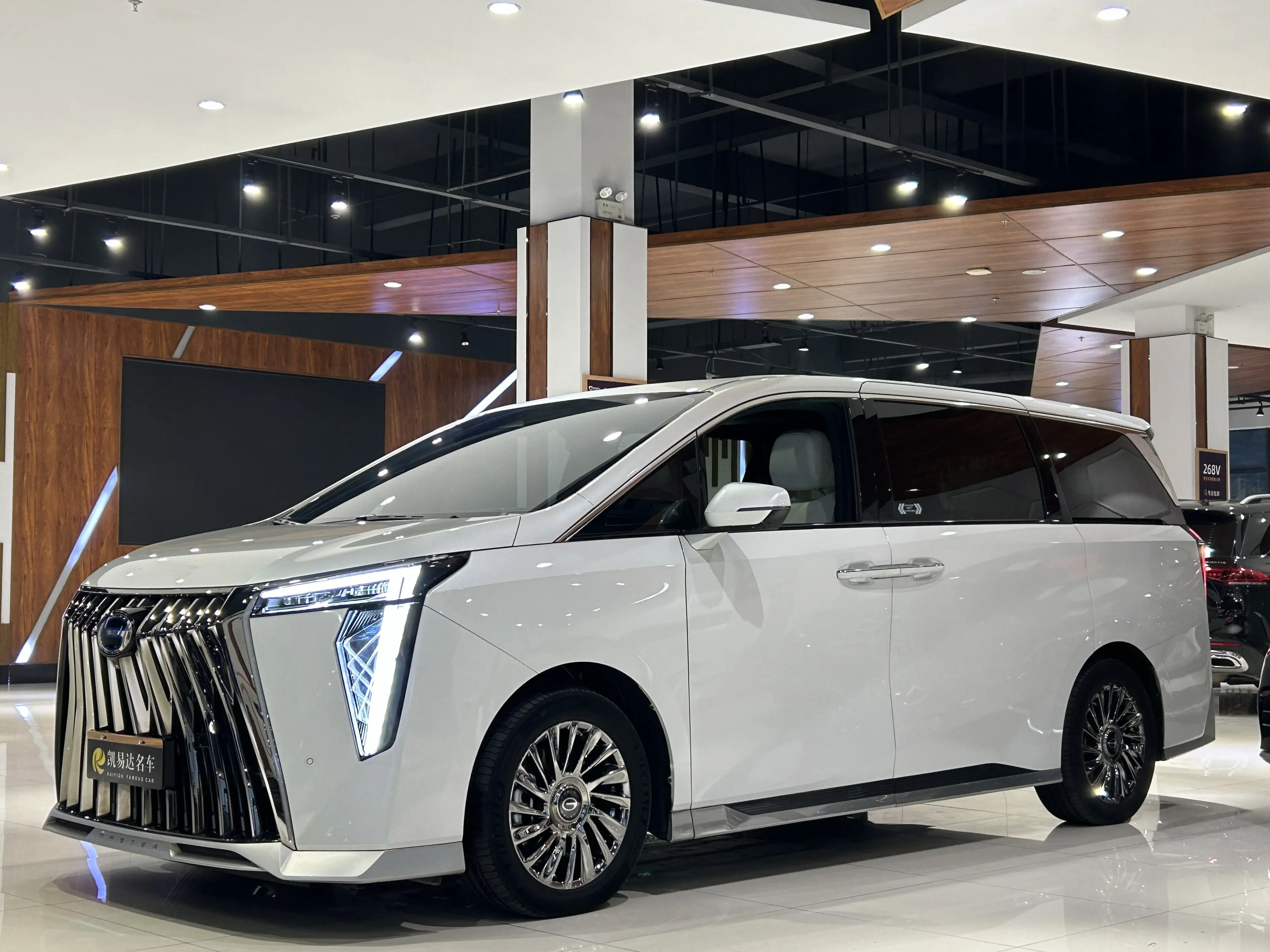 GAC Trumpchi M8  из Китая