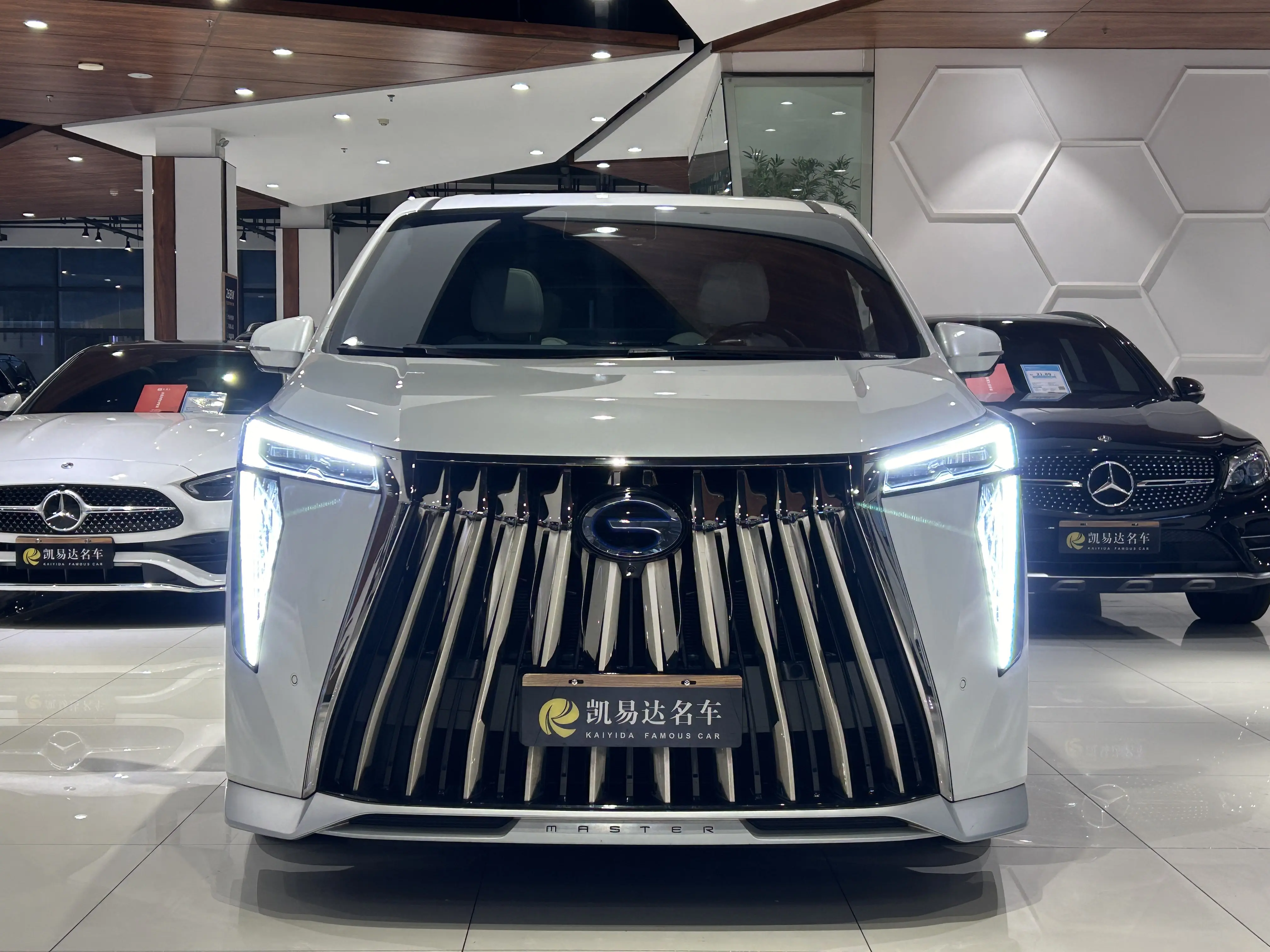 GAC Trumpchi M8  из Китая